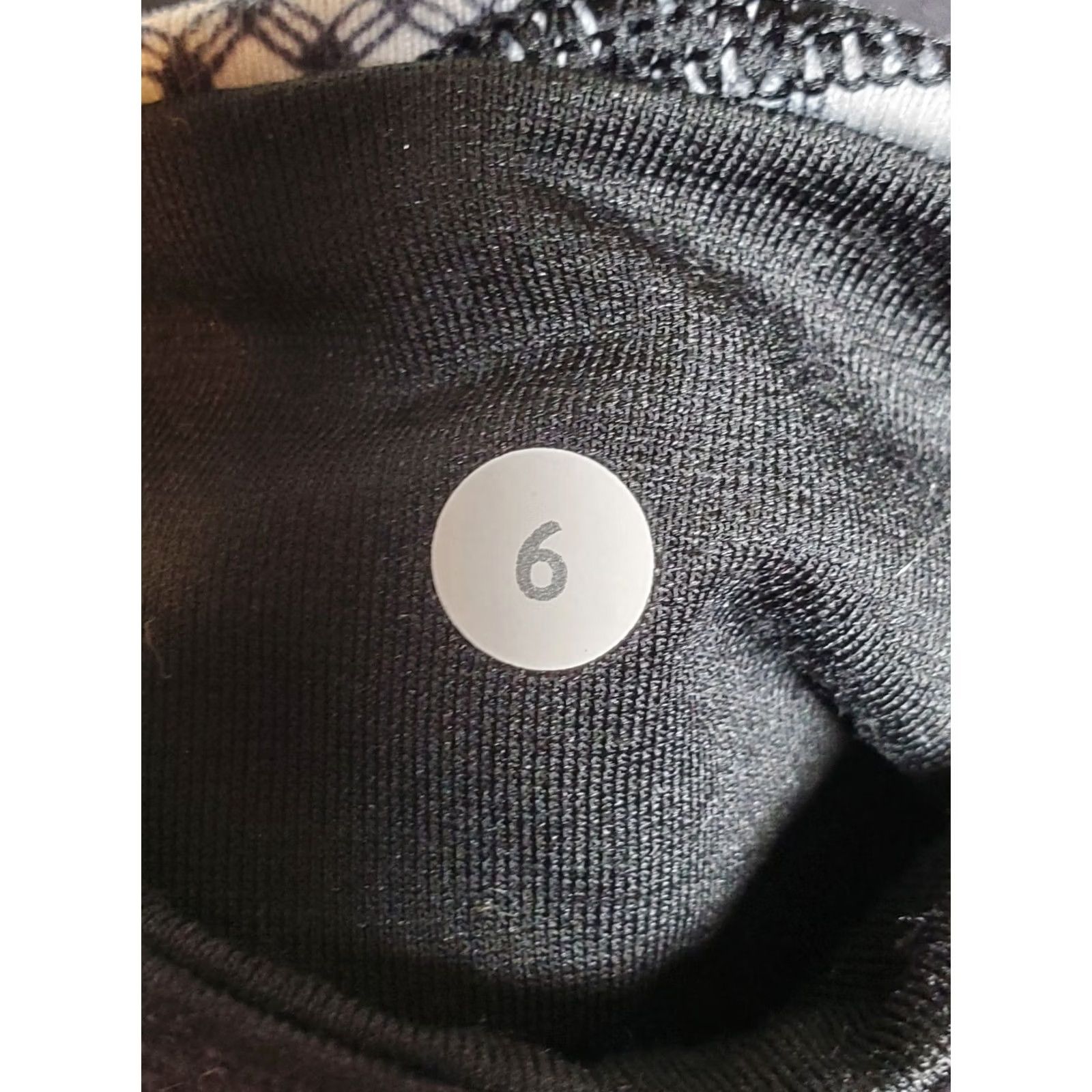 Lululemon VINTAGE Lululemon Black Cropped Leggings Reversible Waist Band Women's 6 Black & White Abstract Band Cropped Women Lululemon Leggings 6 Womens Size 28" / US 6 / IT 42 - 6 Thumbnail