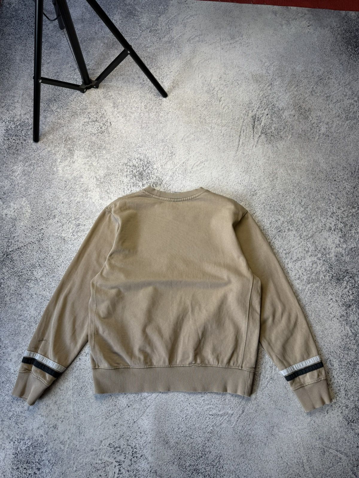 Nike VINTAGE 90s NIKE DISTRESSED CENTER LOGO SWEATSHIRTS CREWNECK Size US S / EU 44-46 / 1 - 15 Thumbnail