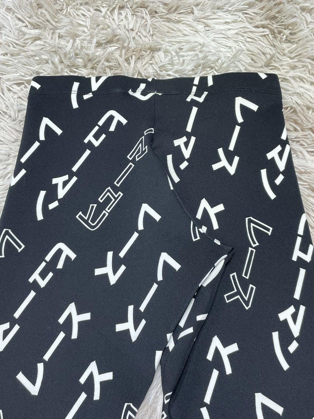 Adidas × Pharrell Human Race in Kanji Japanese Symbols Legging Size 24" / US 00 / IT 34 - 7 Thumbnail