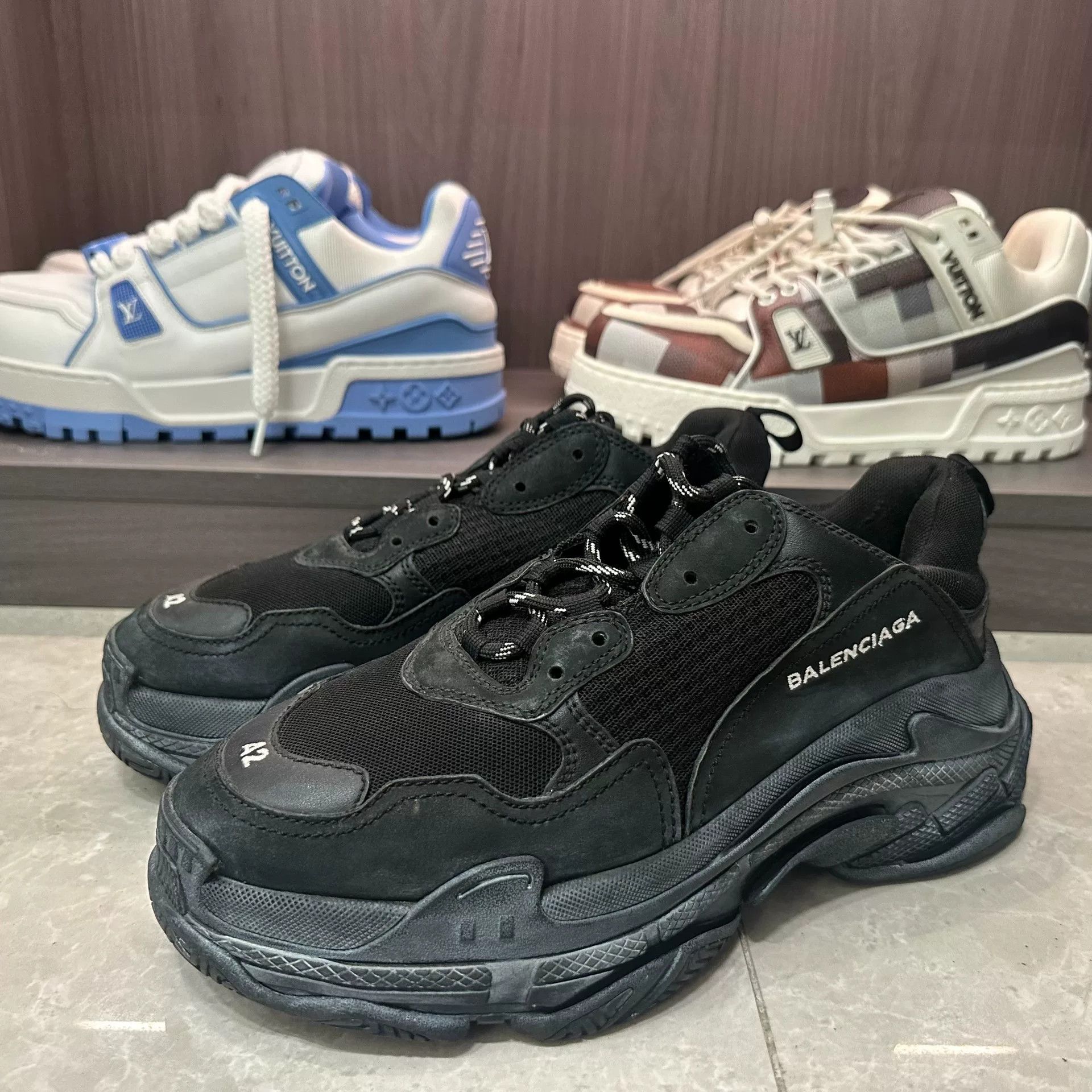 Balenciaga Balenciaga Retro Lowtop Sneakers 9 Men Size US 9 / EU 42 - 1 Thumbnail