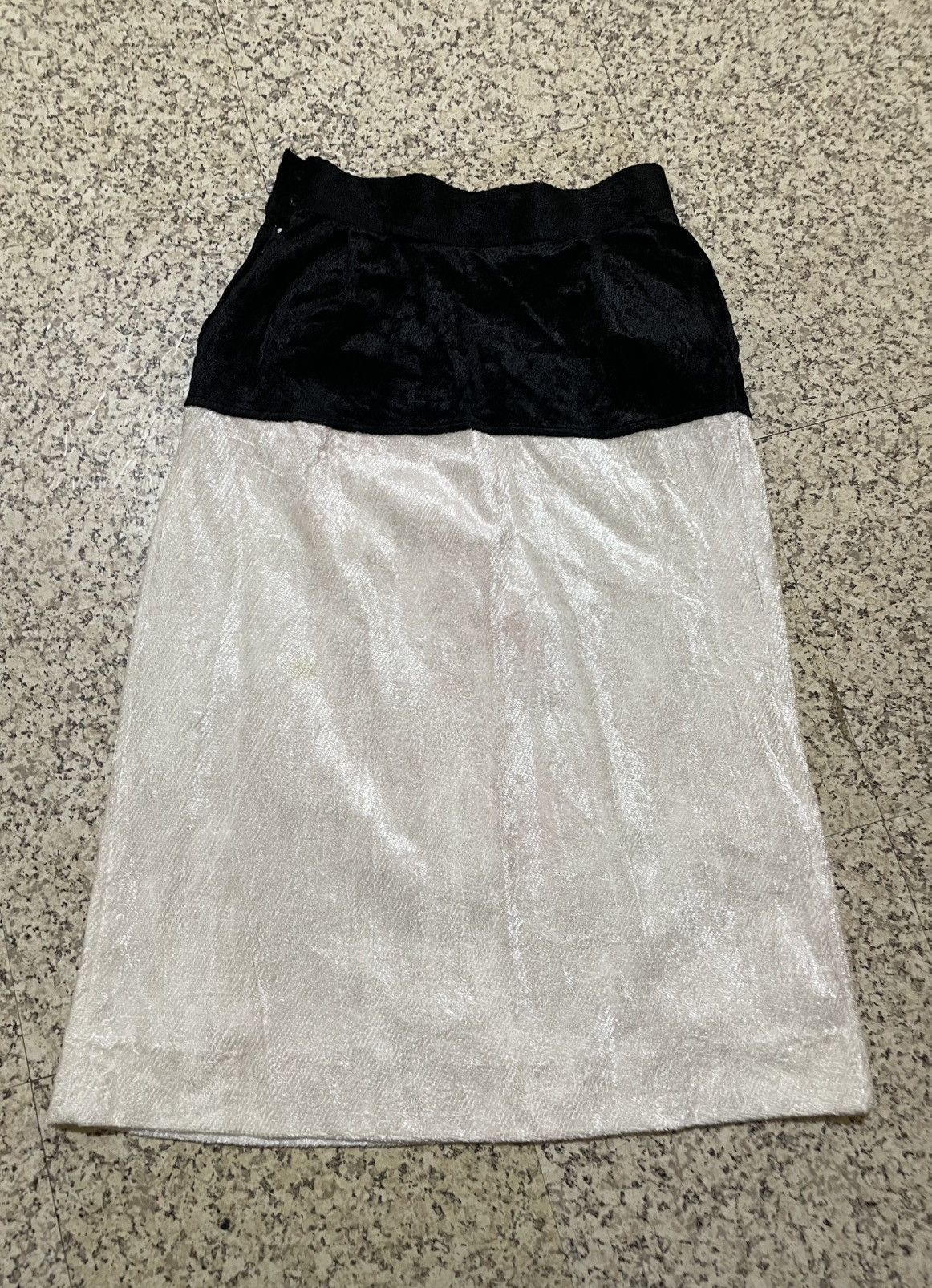 Yves Saint Laurent Vintage Yves Saint Laurent Rive Gauche Two-Tone Velvet Skirt Size 25" / US 0 / IT 36 - 19 Thumbnail