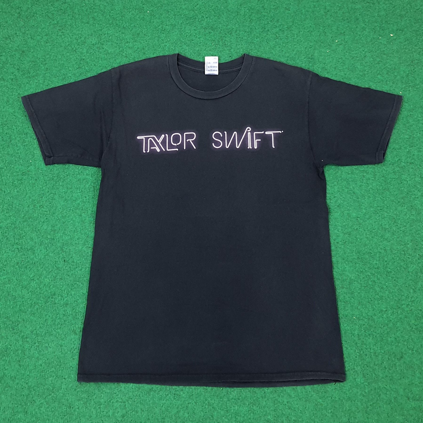 Band Tees × Vintage Vintage Taylor Swift The 1989 World Tour Tees C219N34 Size US S / EU 44-46 / 1 - 1 Thumbnail