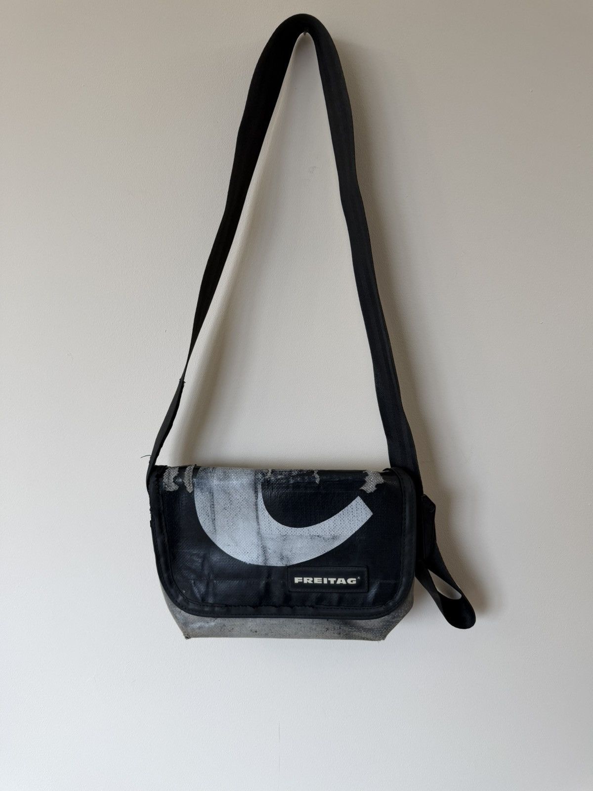 Freitag Freitag Recycled Black Crossbody Messenger Bag Size ONE SIZE - 2 Thumbnail