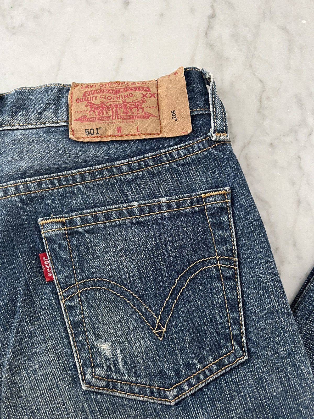Levi's WOMEN’S LOW-RISE LEVI’S JEANS Size 24" / US 00 / IT 34 - 4 Thumbnail