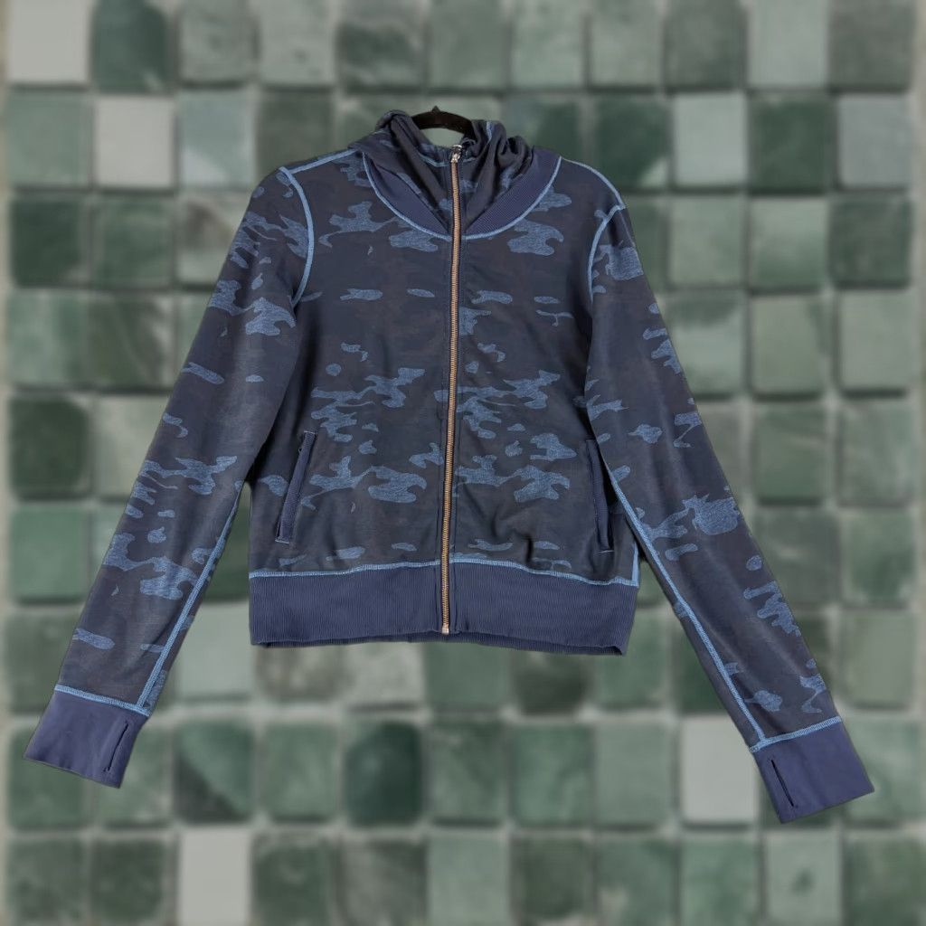 Lululemon Lululemon Namaskar Hoodie Sweater Women's Size 8 Blue Camo Full Zip Long Sleeve Size M / US 6-8 / IT 42-44 - 1 Thumbnail