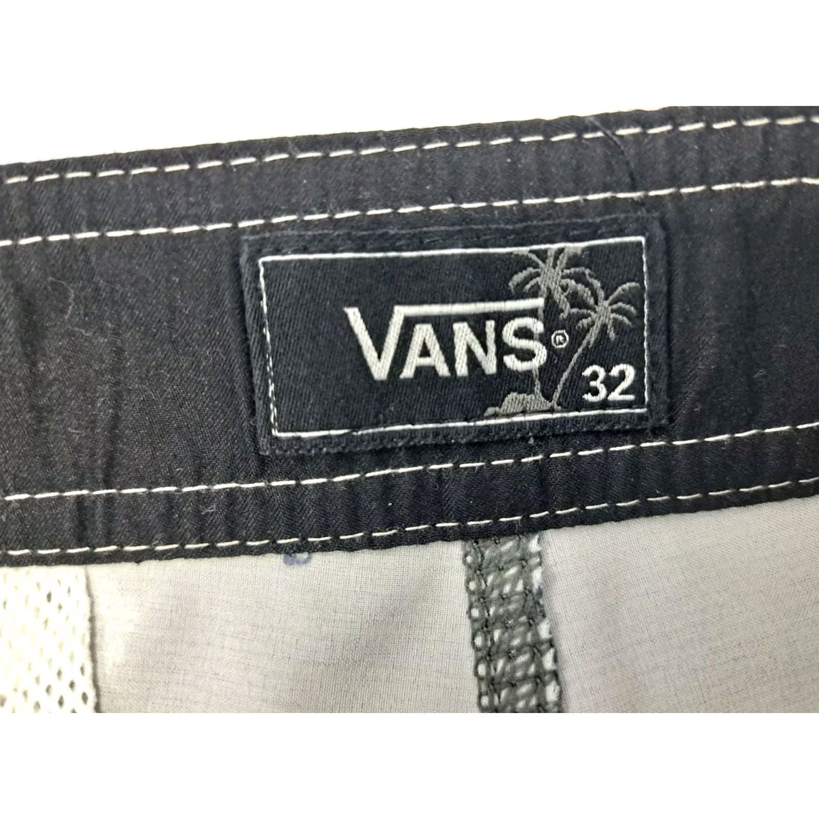 Vans VANS Men’s Board Shorts Striped Red White Blue Back Pocket Zip Size 32 Mens Size US 32 / EU 48 - 2 Thumbnail