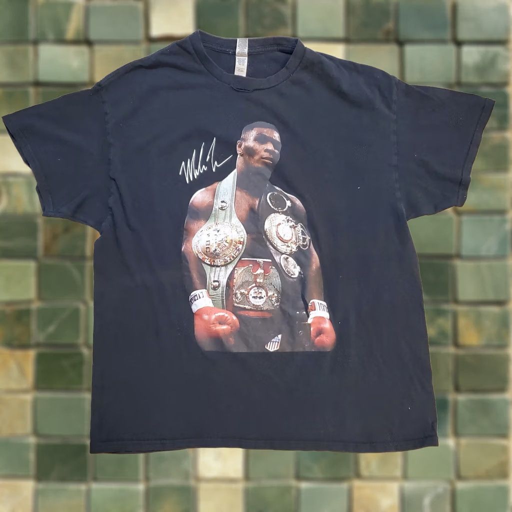 Gildan VINTAGE Mike Tyson Championship Belts T Shirt Mens XL Black 90s Y2K Boxing Size US XL / EU 56 / 4 - 1 Thumbnail