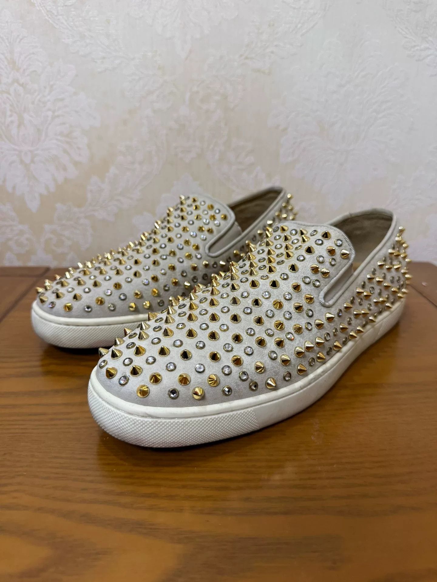 Christian Louboutin Christian Louboutin Suede Gray Lowtop Sneakers 42 Men Size US 9 / EU 42 - 1 Thumbnail
