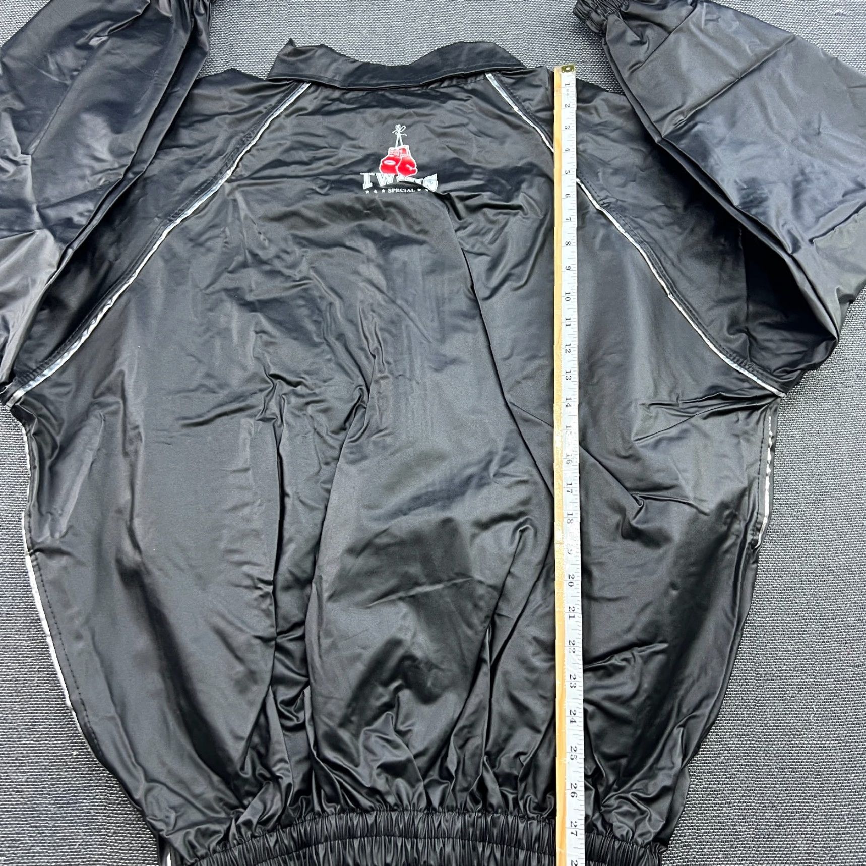 Twins Twins Special Sanuna Jacket Mens 2XL Black Thailand Muay Thai Sweat Jacket Track Jacket Full Zip Hooded Pockets 2XL Mens Size US XXL / EU 58 / 5 - 5 Thumbnail