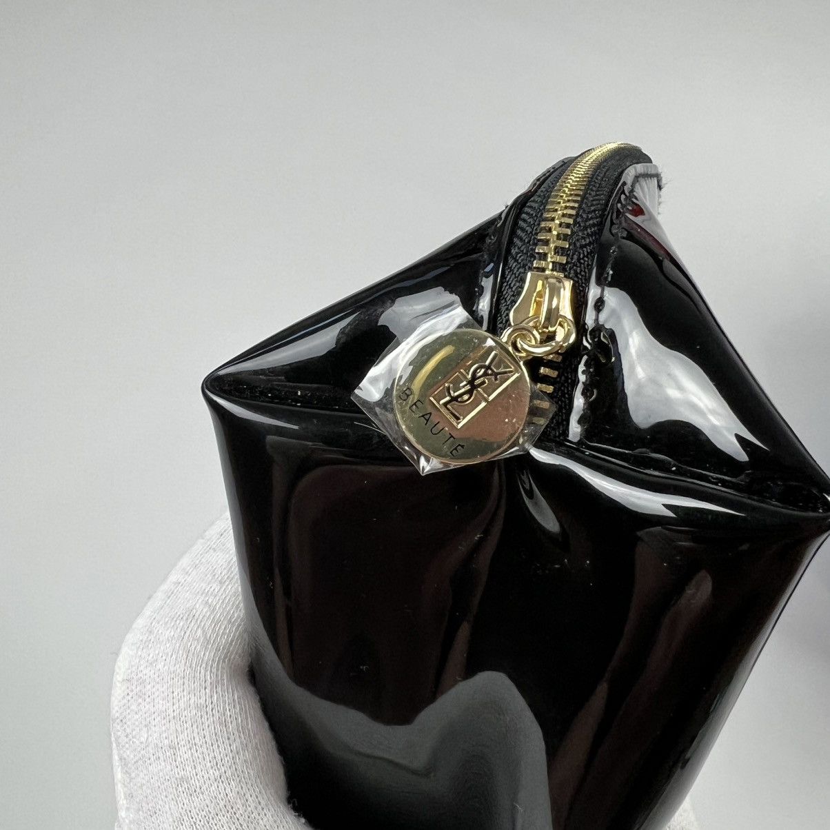 Yves Saint Laurent Yves Saint Laurent lacquered pouch Size ONE SIZE - 3 Thumbnail