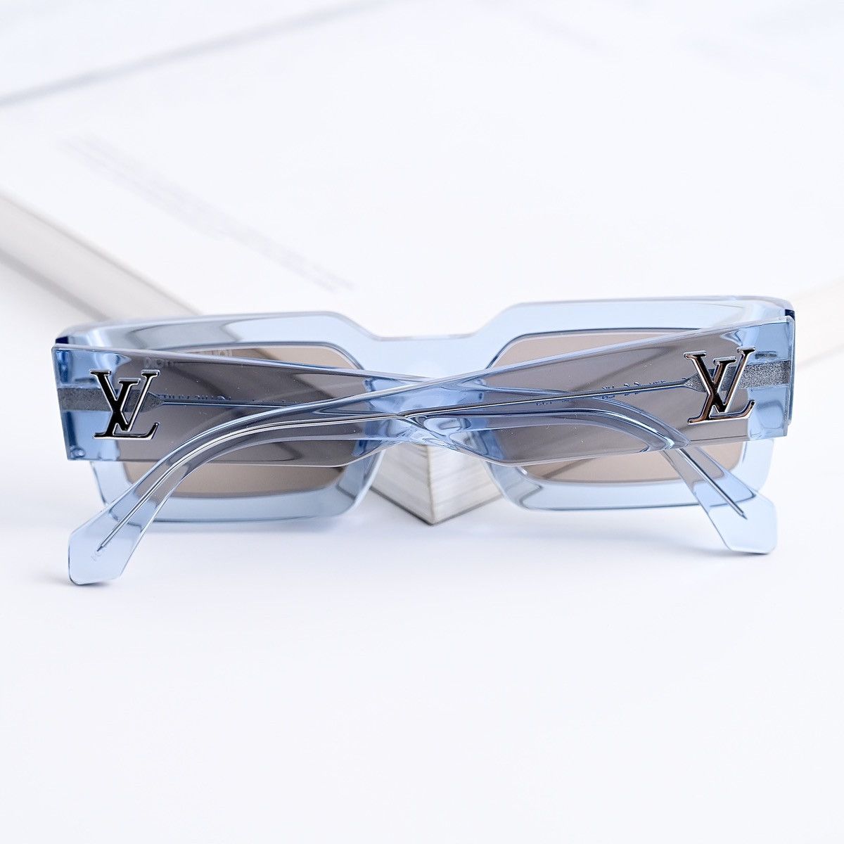 Louis Vuitton LOUIS VUITTON CRYSTAL BLUE SUNGLASSES Size ONE SIZE - 12 Thumbnail