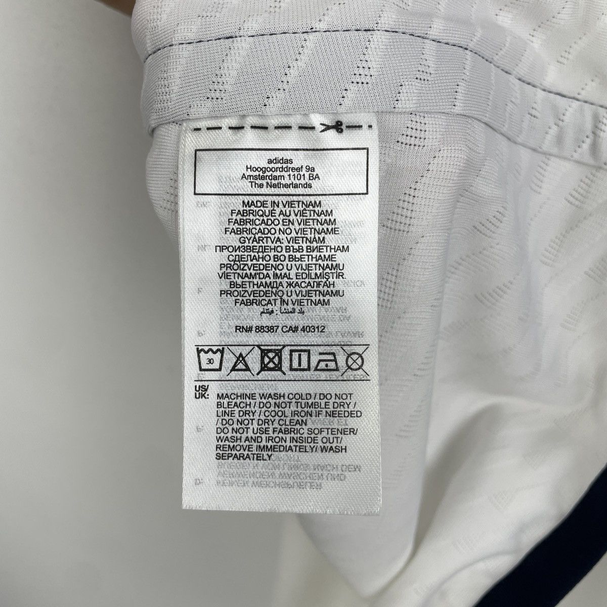 Adidas Real Madrid Bellingham Authentic HEAT.RDY Jersey 2023/2024 Size US L / EU 52-54 / 3 - 11 Thumbnail