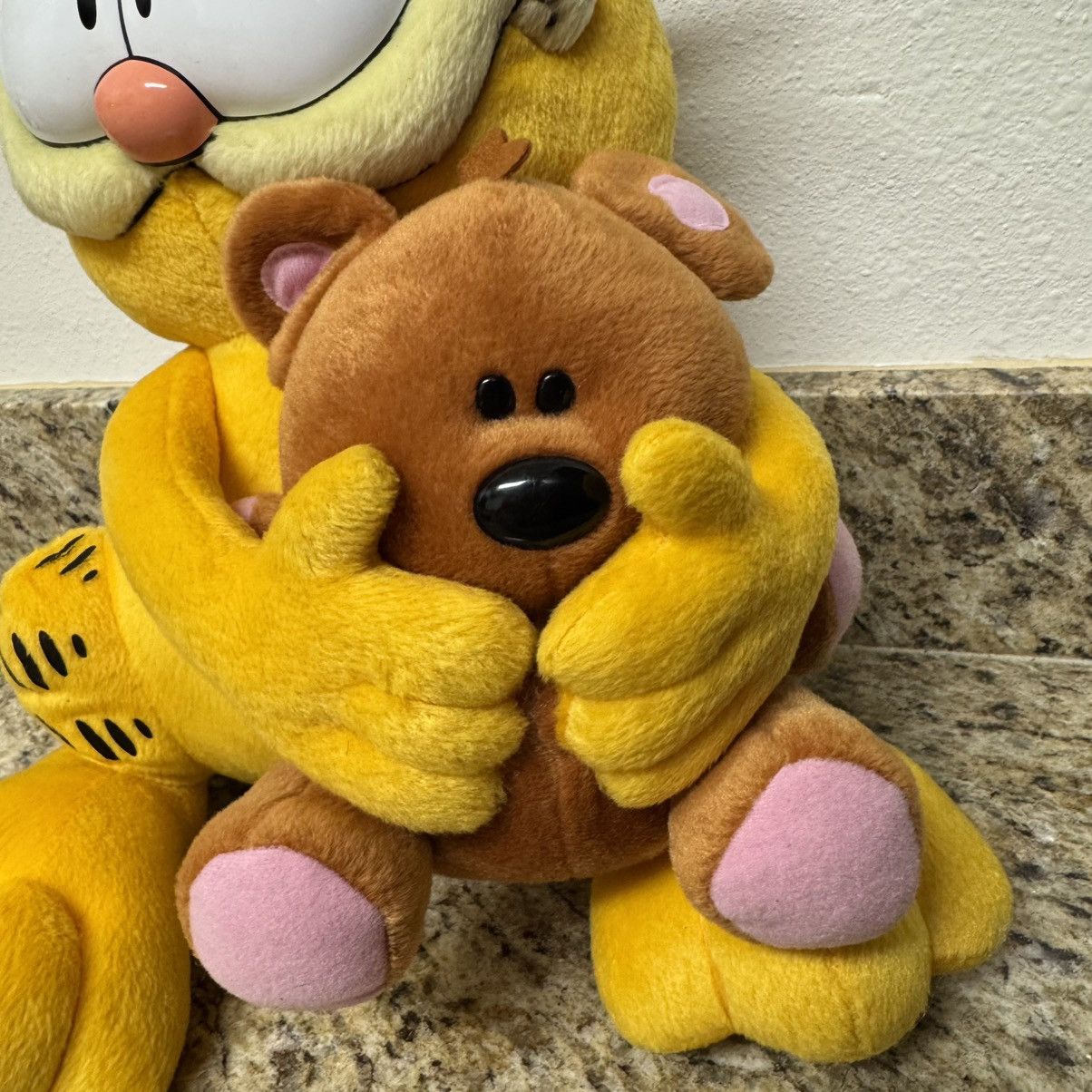 Vintage Vintage 16" Garfield Hugging Pooky Large Plush Toy NWT Size ONE SIZE - 2 Thumbnail