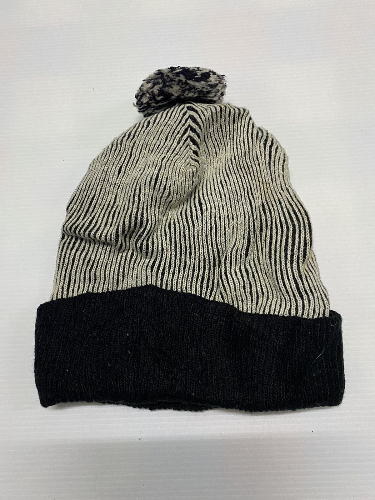 Nike Nike Small Logo Embroidery Beanie Hat Size ONE SIZE - 3 Thumbnail