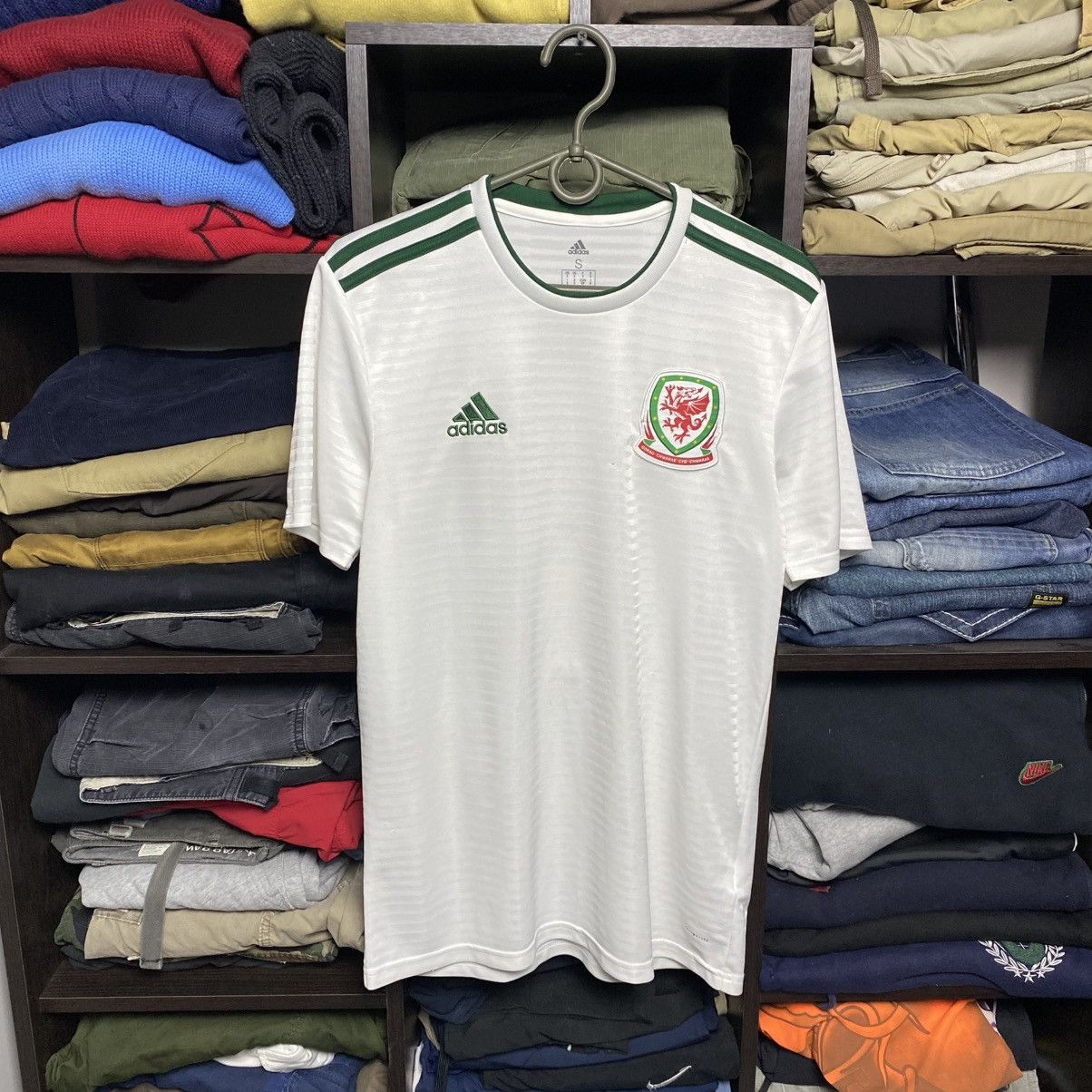 Adidas Mens Adidas Wales 2017 National soccer jersey size S Size US S / EU 44-46 / 1 - 1 Thumbnail