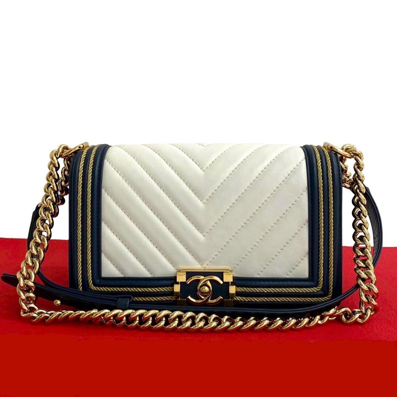 Chanel Chanel Shoulder Bag White Leather Size ONE SIZE - 1 Thumbnail