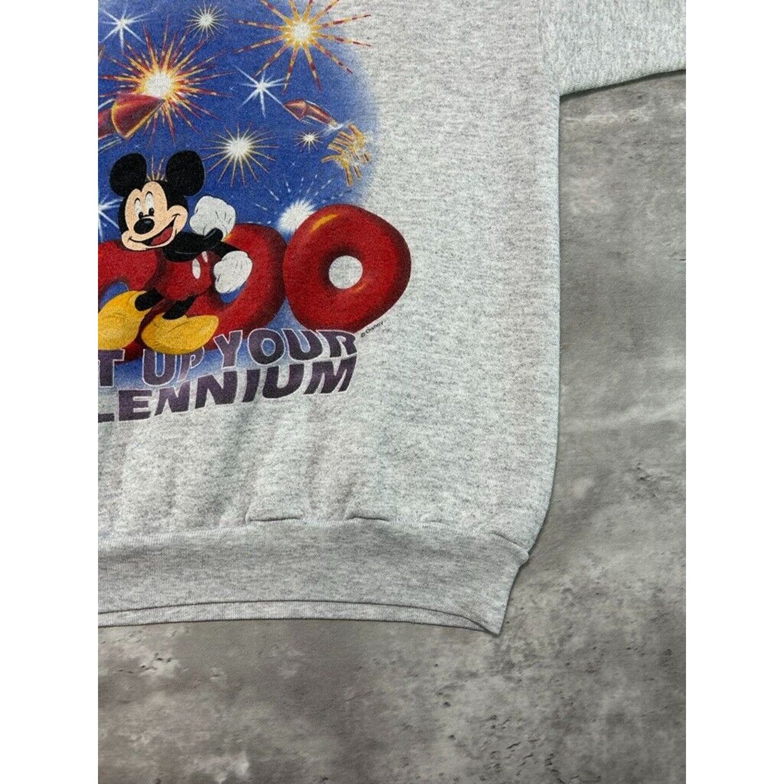 Vintage Vintage 2000 Disney Mickey Mouse Sweatshirt Size Medium Gray Size US M / EU 48-50 / 2 - 5 Thumbnail
