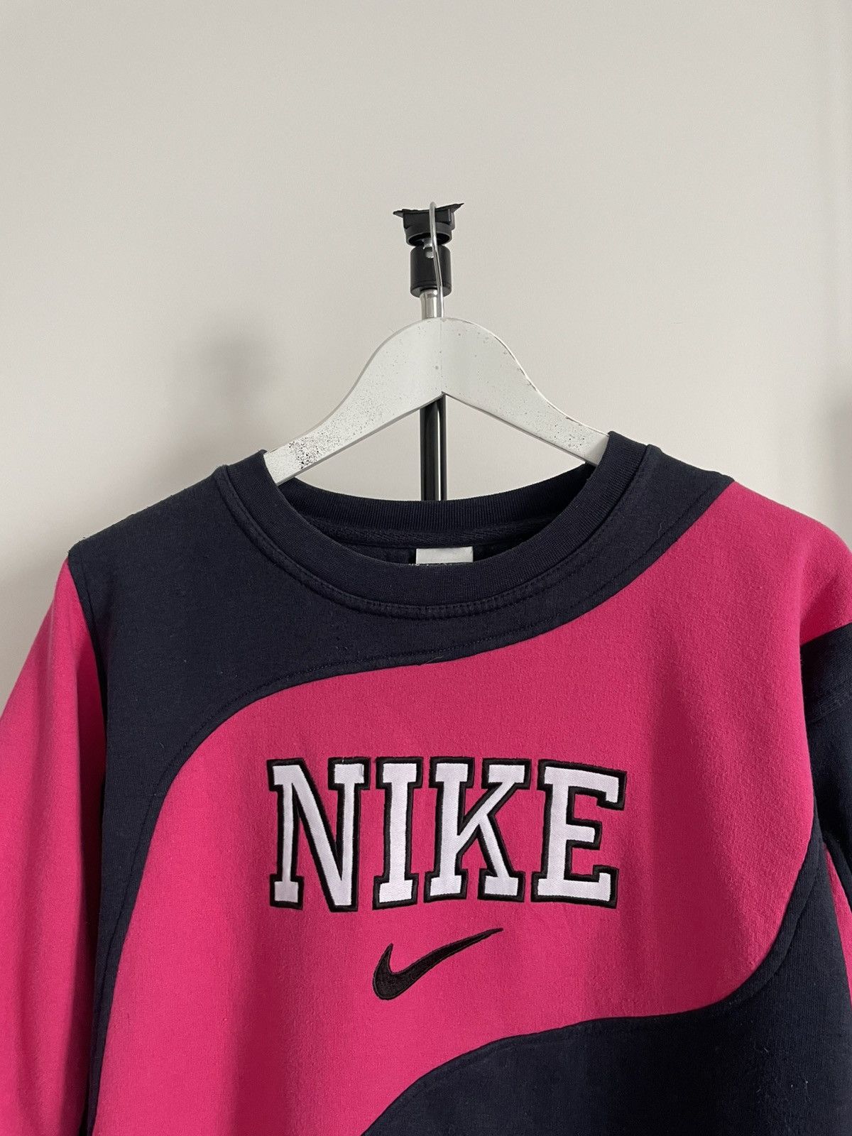 Nike Vintage 90ʼs Nike Rework Y2K Sweatshirt Black/Pink RARE Size US L / EU 52-54 / 3 - 2 Thumbnail
