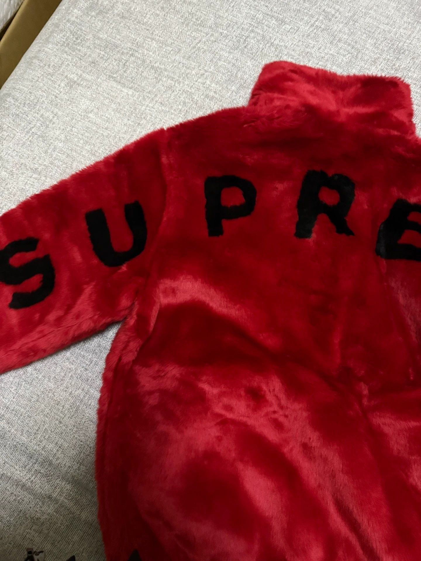 Supreme Supreme 17SS Faux Fur Bomber L Back Big Logo New Rare Size US L / EU 52-54 / 3 - 3 Thumbnail