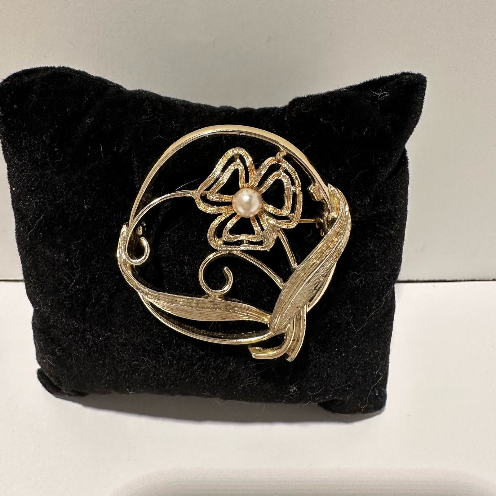 Vintage Sarah Coventry Precious 1973 Brooch Gold Tone Faux Pearl Size ONE SIZE - 8 Thumbnail