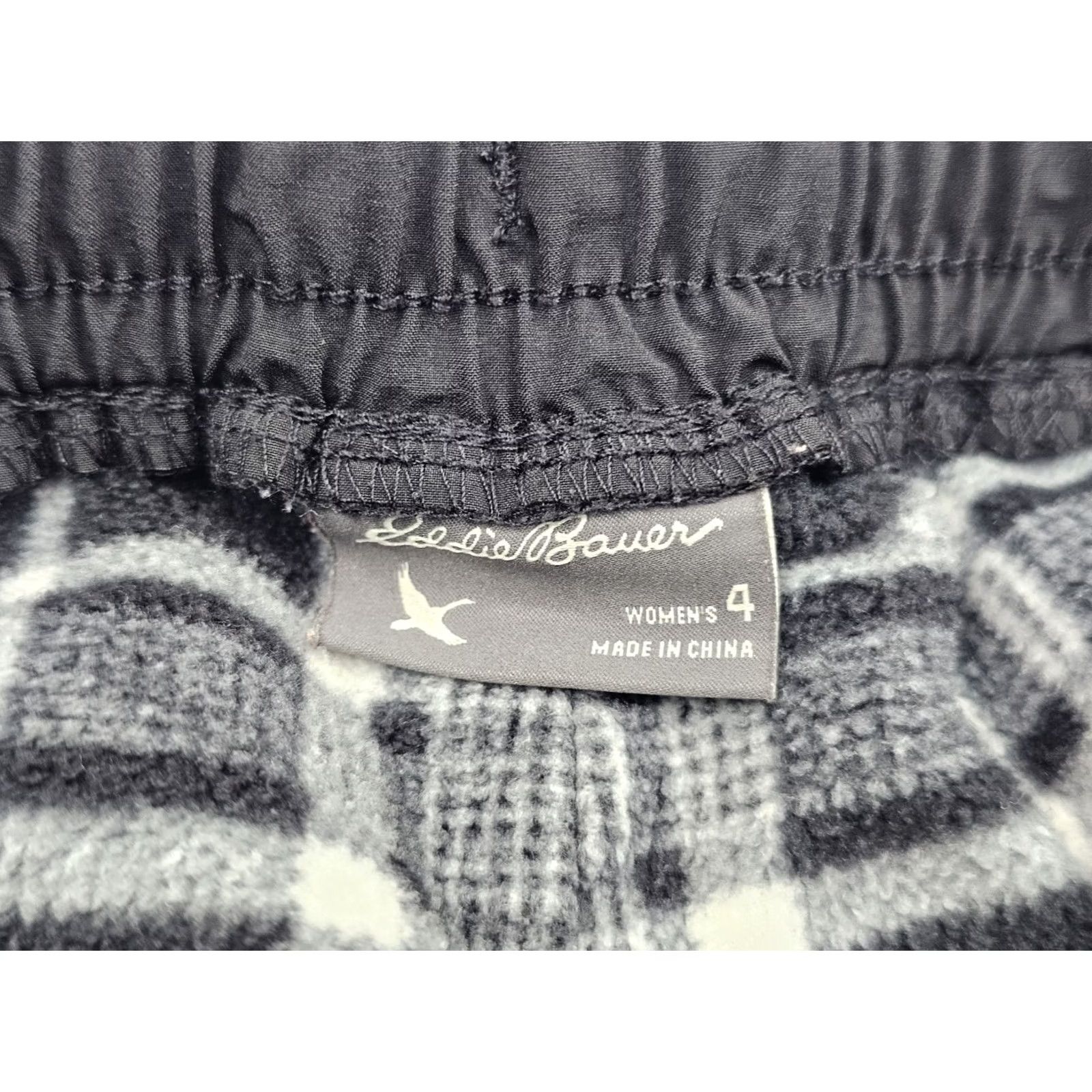 Eddie Bauer Eddie Bauer Flexion Polar Fleece-Lined Jogger Pants Women 4 Black Cargo Pockets Tapered / Regular Fit Casual Jeans & Pants Women Size 27" / US 4 / IT 40 - 7 Thumbnail