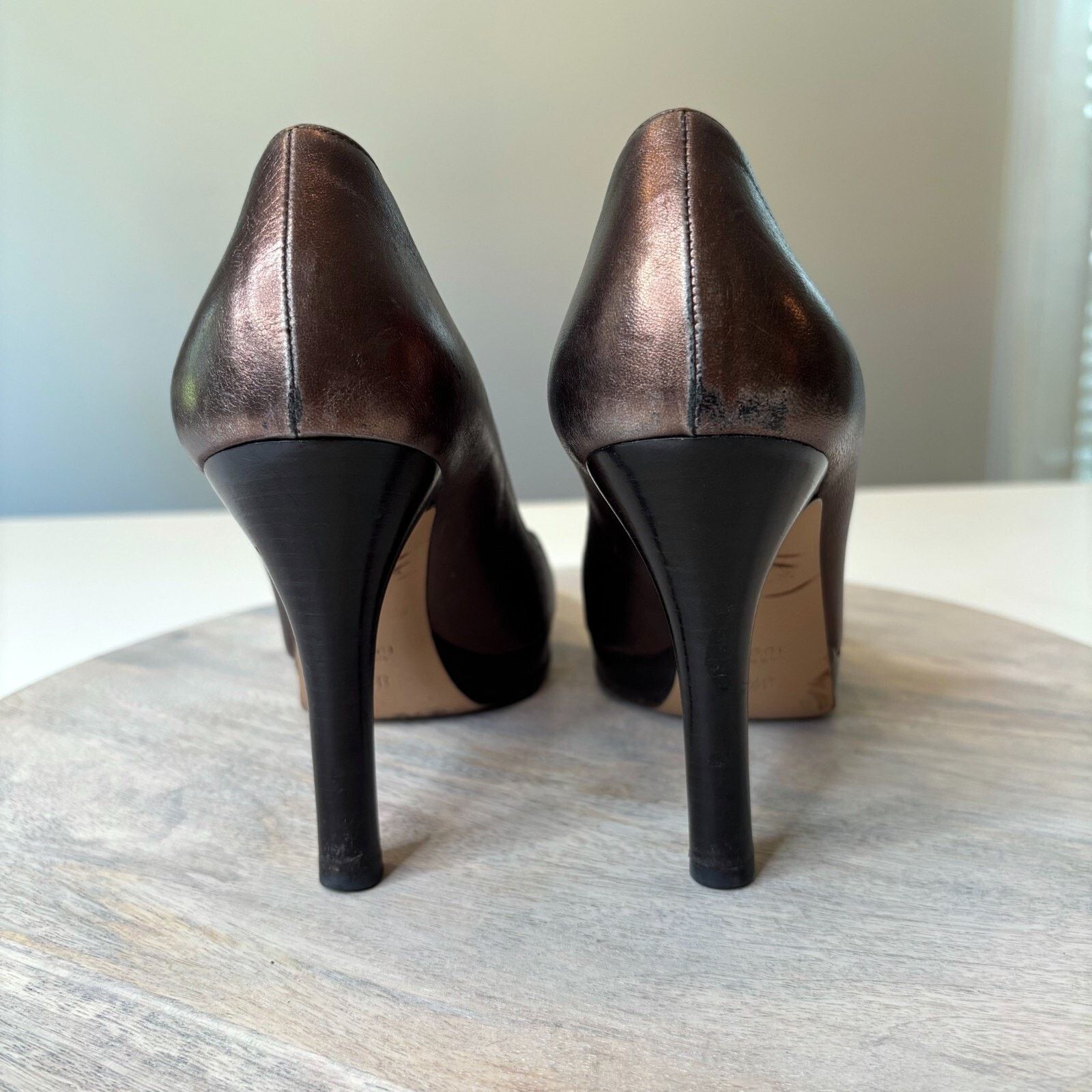 Gucci Gucci Metallic Bronze Leather Platform Heels US Size 8.5 B Size US 8.5 / IT 38.5 - 6 Thumbnail