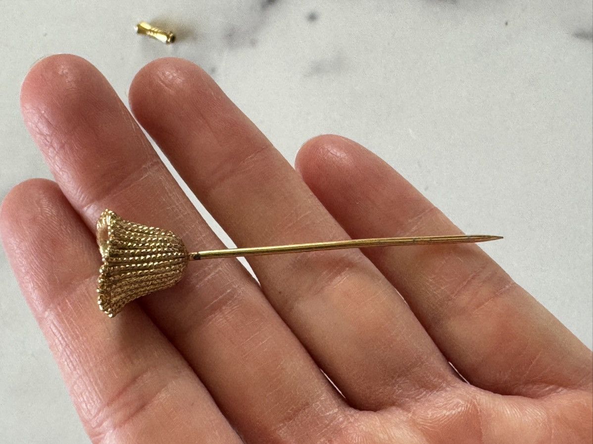 Vintage Golden brooch ribbed textured cup floral tulip vintage Size ONE SIZE - 1 Thumbnail