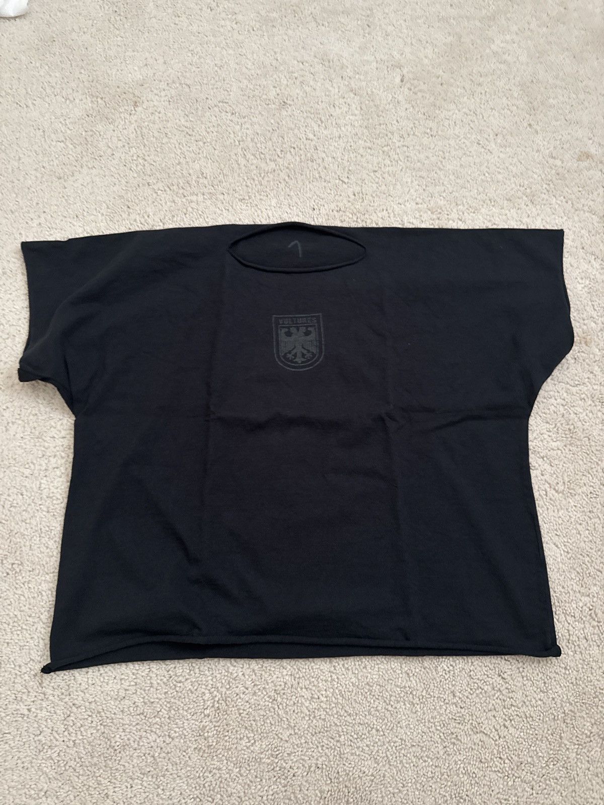 Yeezy YEEZY VULTURES T SHIRT BLACK size 1 Size US S / EU 44-46 / 1 - 3 Thumbnail