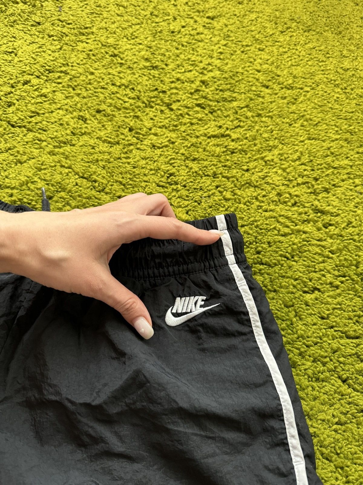 Designer × Nike Nike nylon black shorts Size 26" / US 2 / IT 38 - 3 Thumbnail