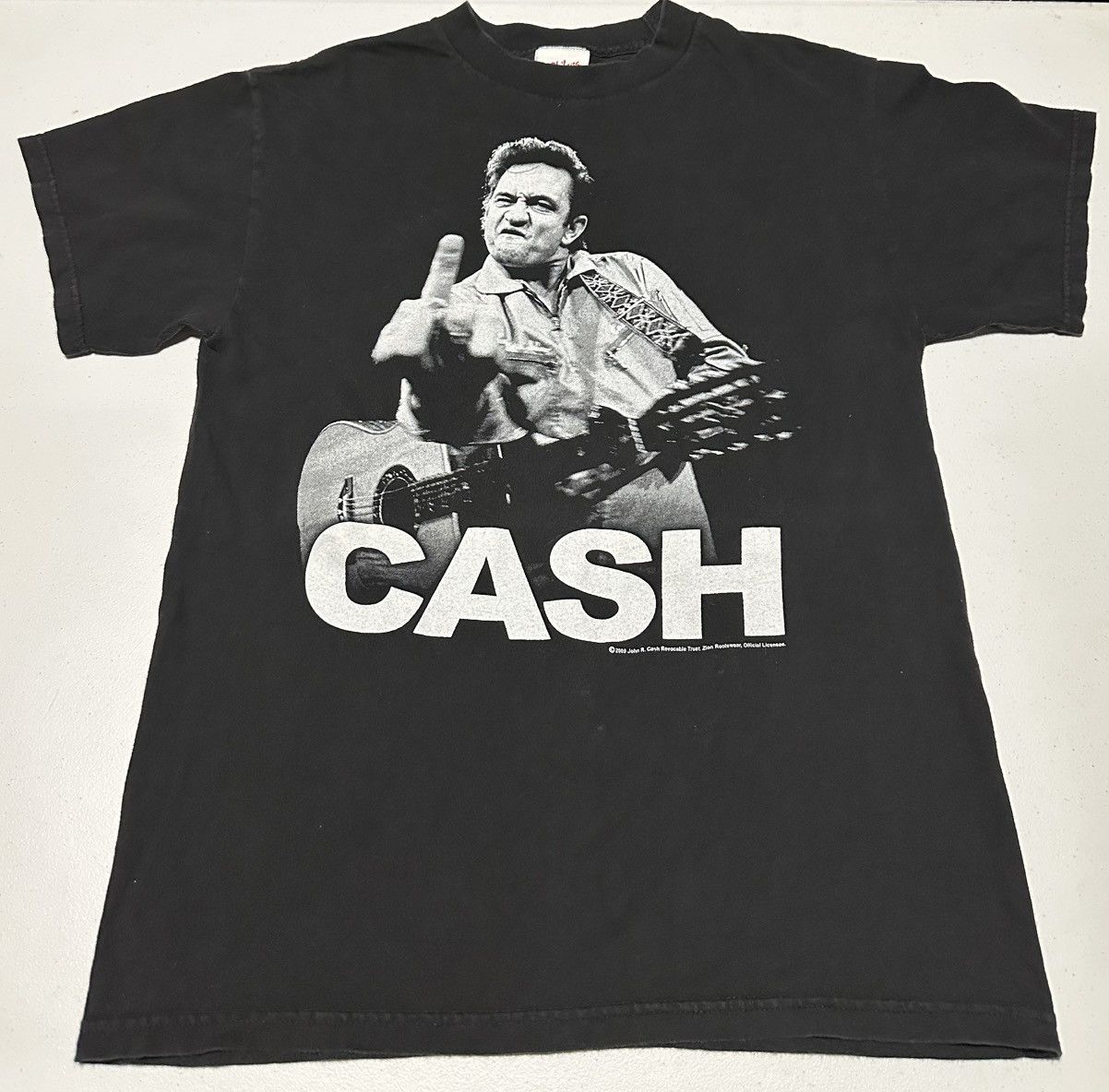 Band Tees Vintage y2k Jonny cash middle finger graphic band T-shirt Size US M / EU 48-50 / 2 - 1 Thumbnail