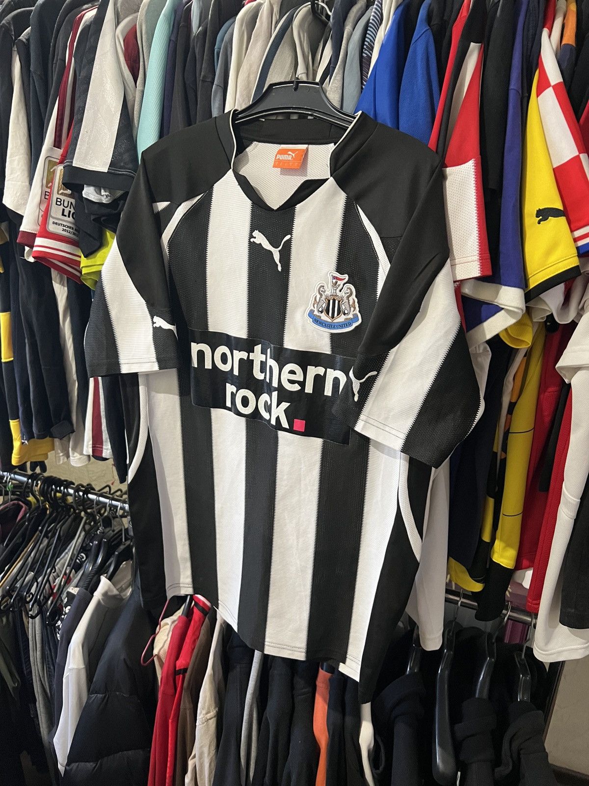 Other 2010/2011 PUMA NEWCASTLE UNITED FC HOME FOOTBALL SHIRT Size US S / EU 44-46 / 1 - 2 Thumbnail