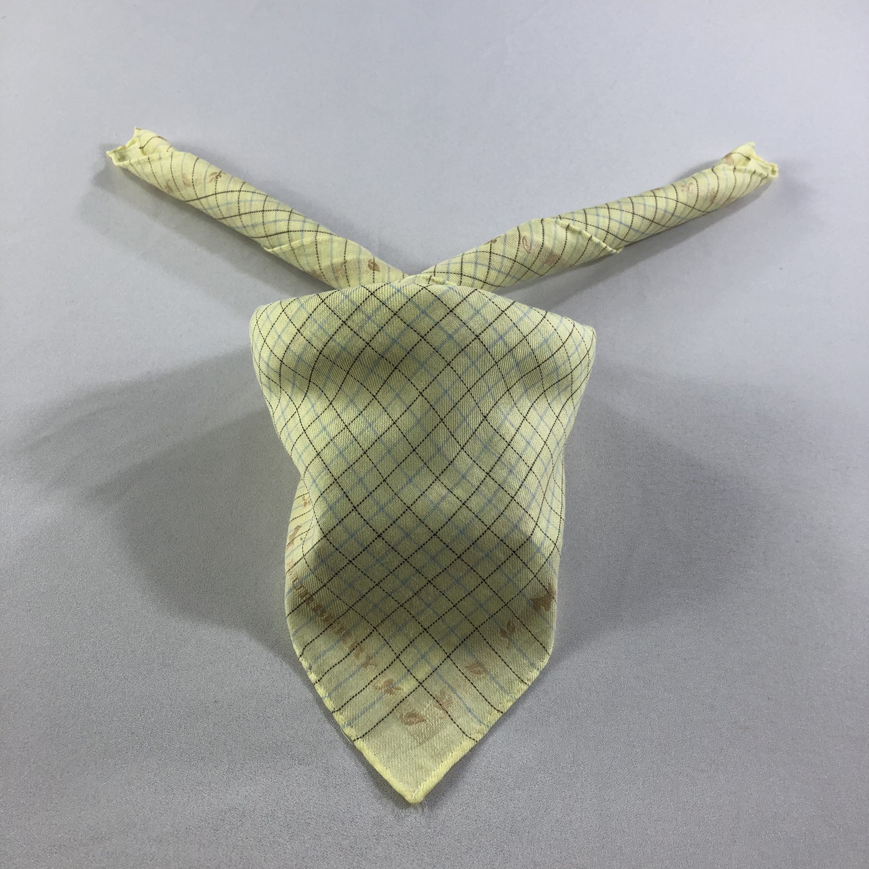 Burberry Burberry Checkered Handkerchief Neckerchief Bandana H2171 Size ONE SIZE - 1 Thumbnail