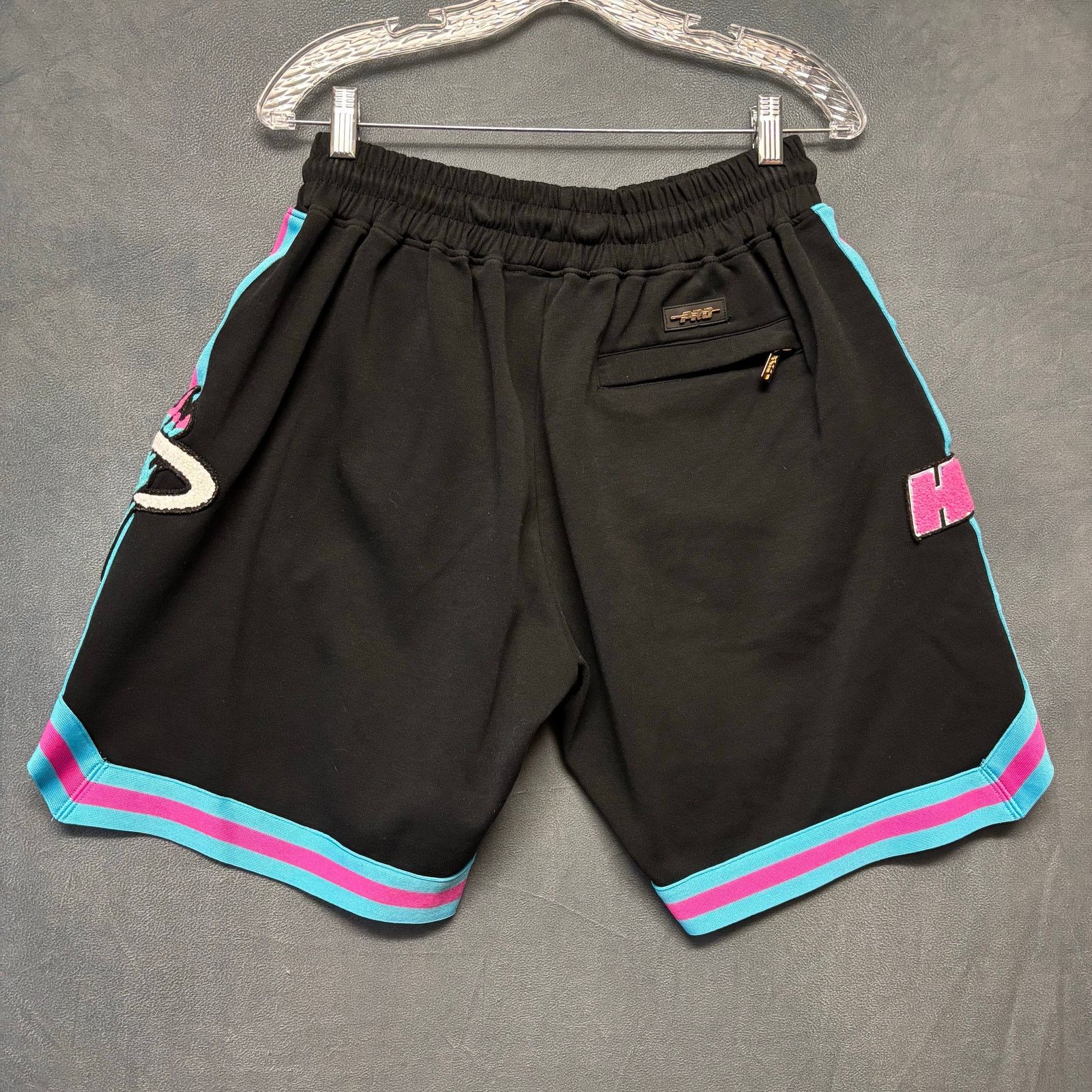 Pro Standard Pro Standard Miami Heat Shorts Tyler Herro 14 Basketball NBA Size US 28 / EU 44 - 2 Thumbnail