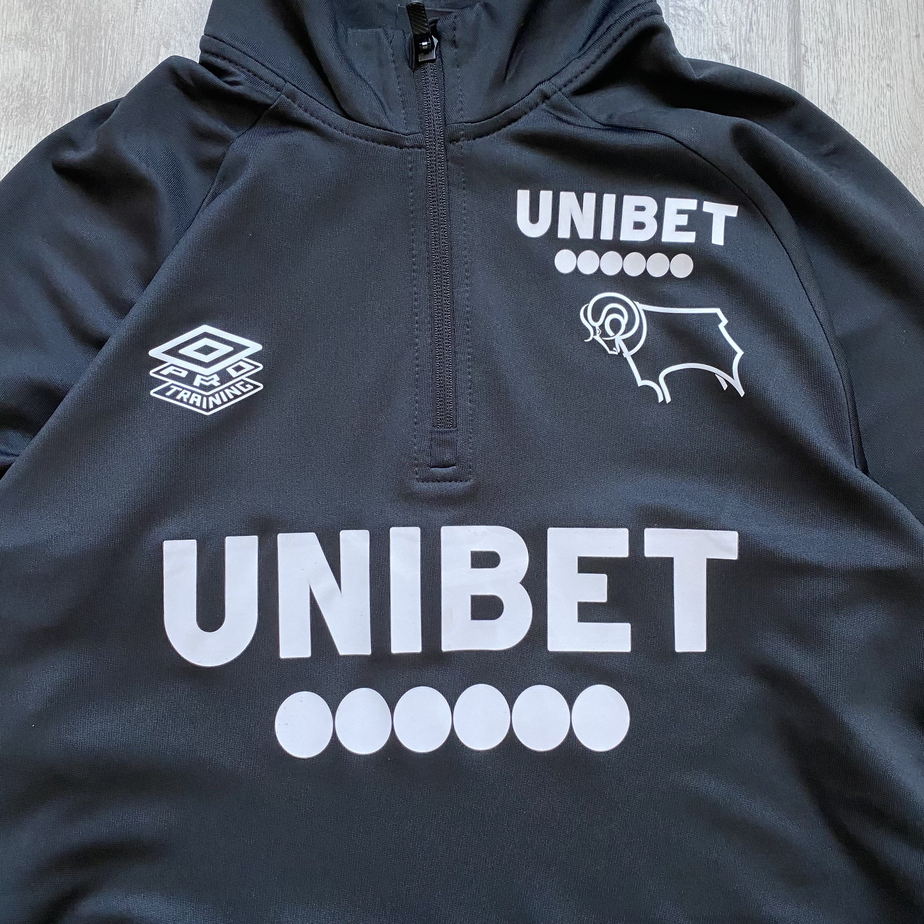 Umbro ⚽️ Blokcore Umbro FC Derby County jersey long sleeve Size US M / EU 48-50 / 2 - 4 Thumbnail