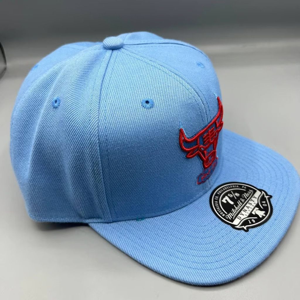 Mitchell & Ness Chicago Bulls Hat Men 7 5/8 Mitchell & Ness NBA Fitted Cap Size ONE SIZE - 3 Thumbnail