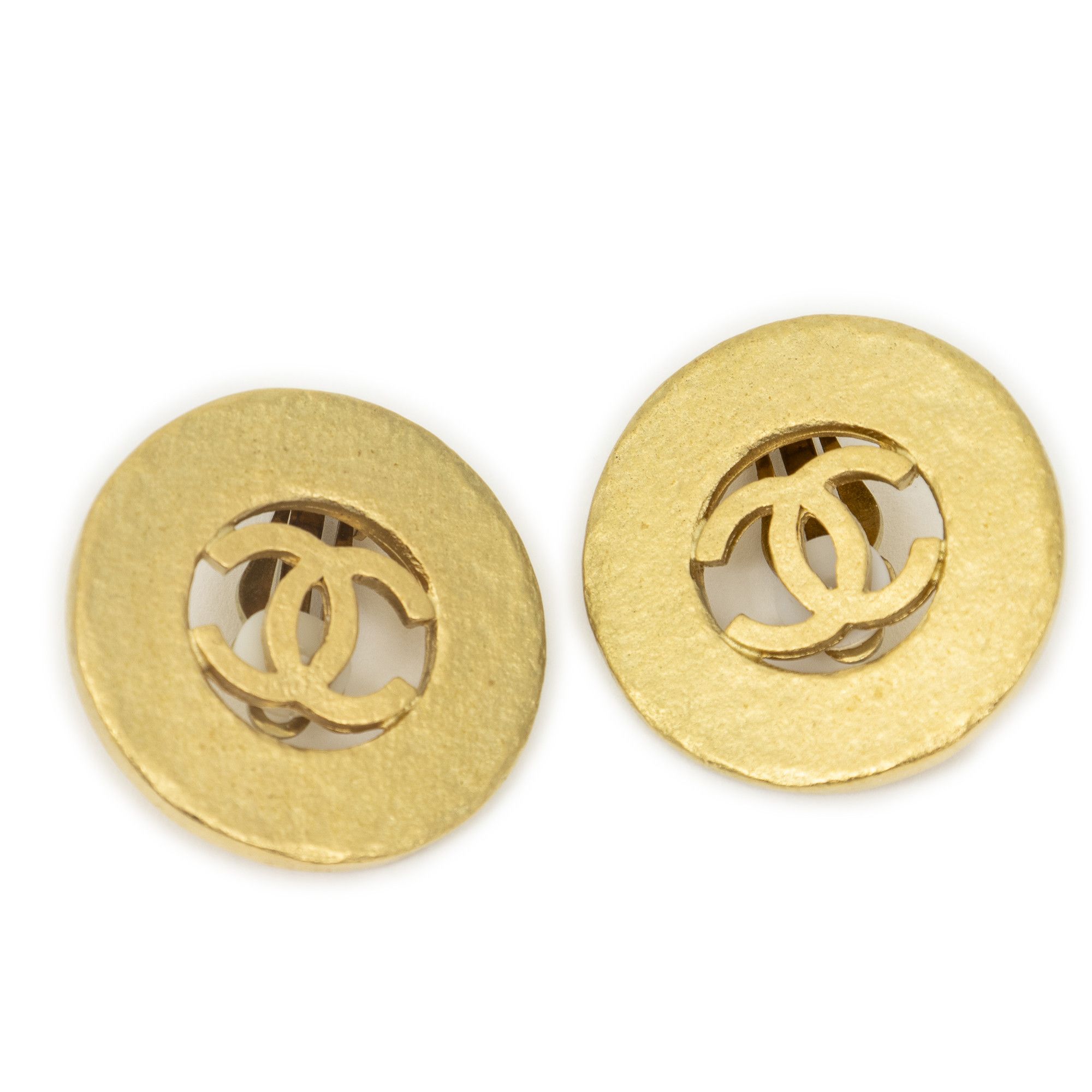 Chanel CC Round Clip On Earrings Size ONE SIZE - 1 Thumbnail