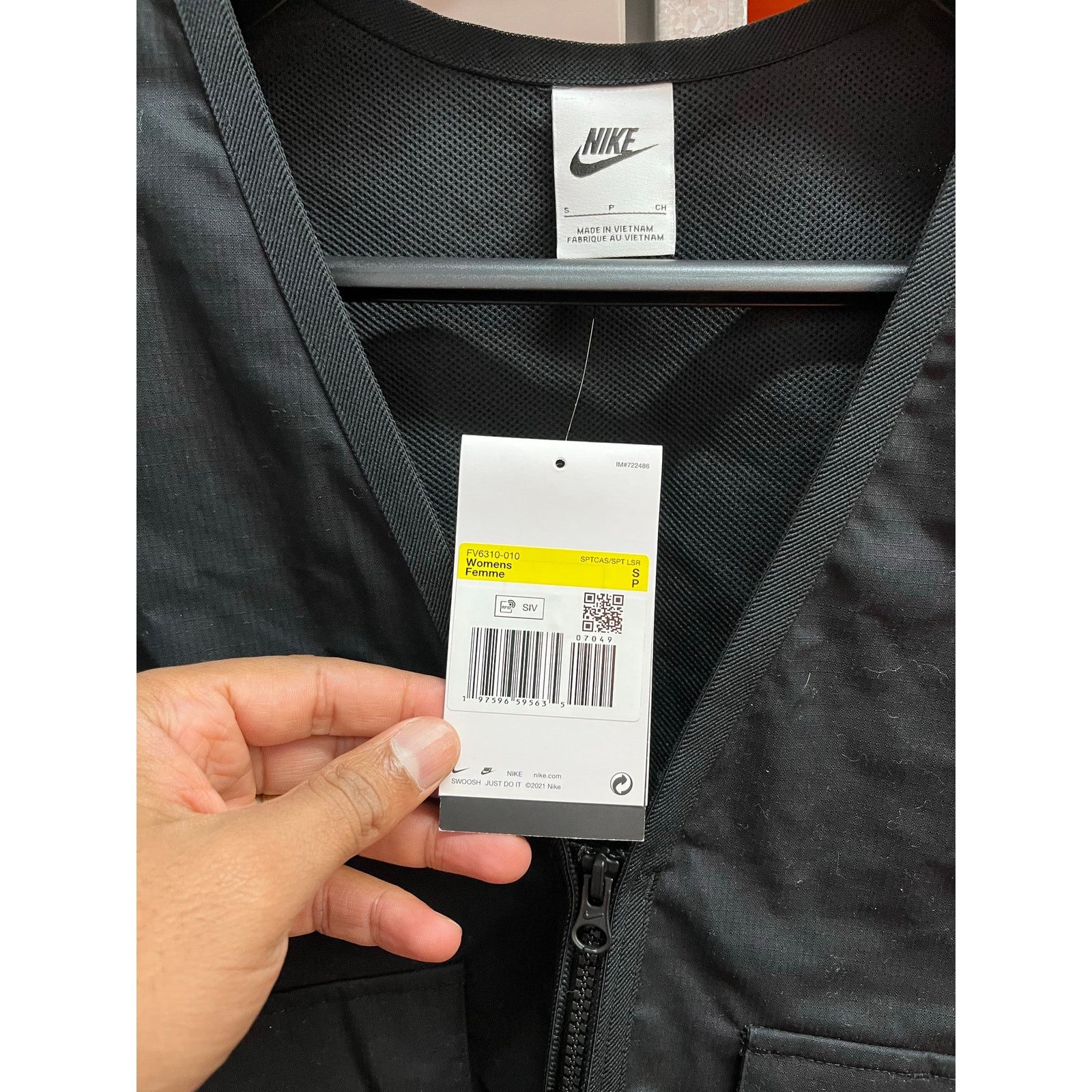 Nike Nike - Women's Loose Woven Cargo Vest / S / black / NWT Size S / US 4 / IT 40 - 5 Thumbnail