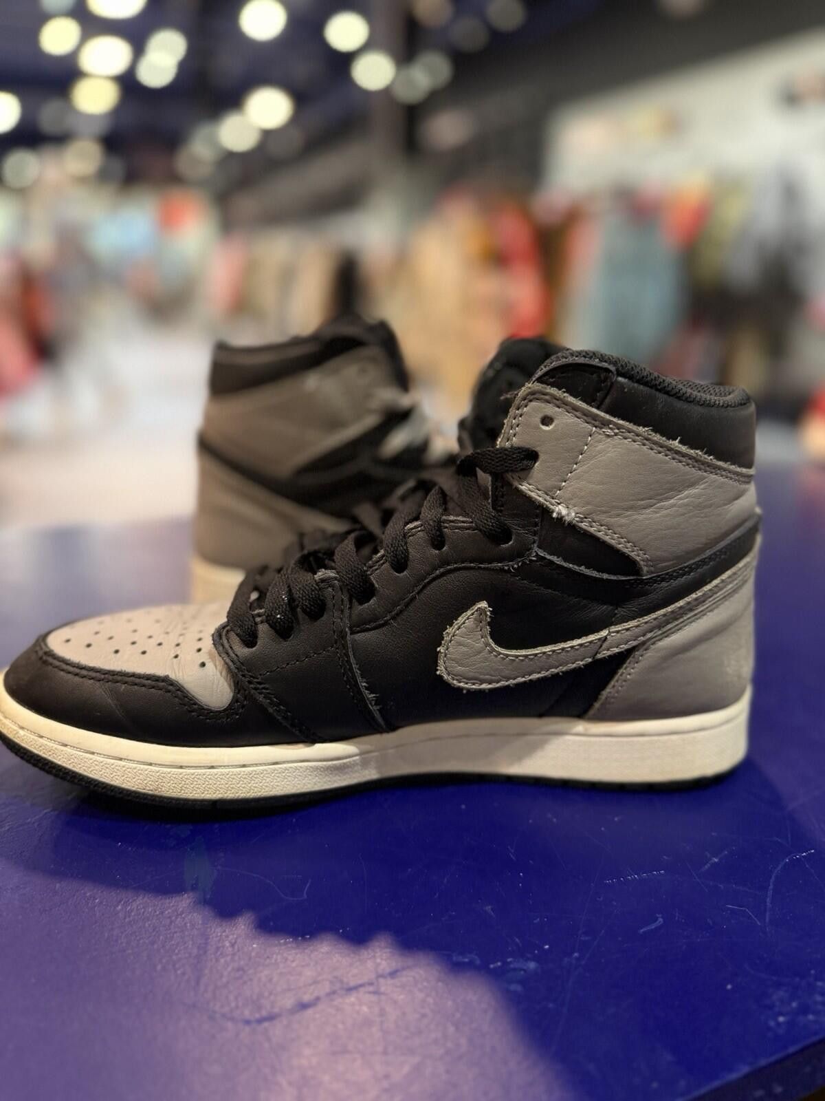 Jordan Brand Nike Air Jordan 1 Retro High OG Shadow (2018) Mens 8.5 Size US 8.5 / EU 41-42 - 4 Thumbnail
