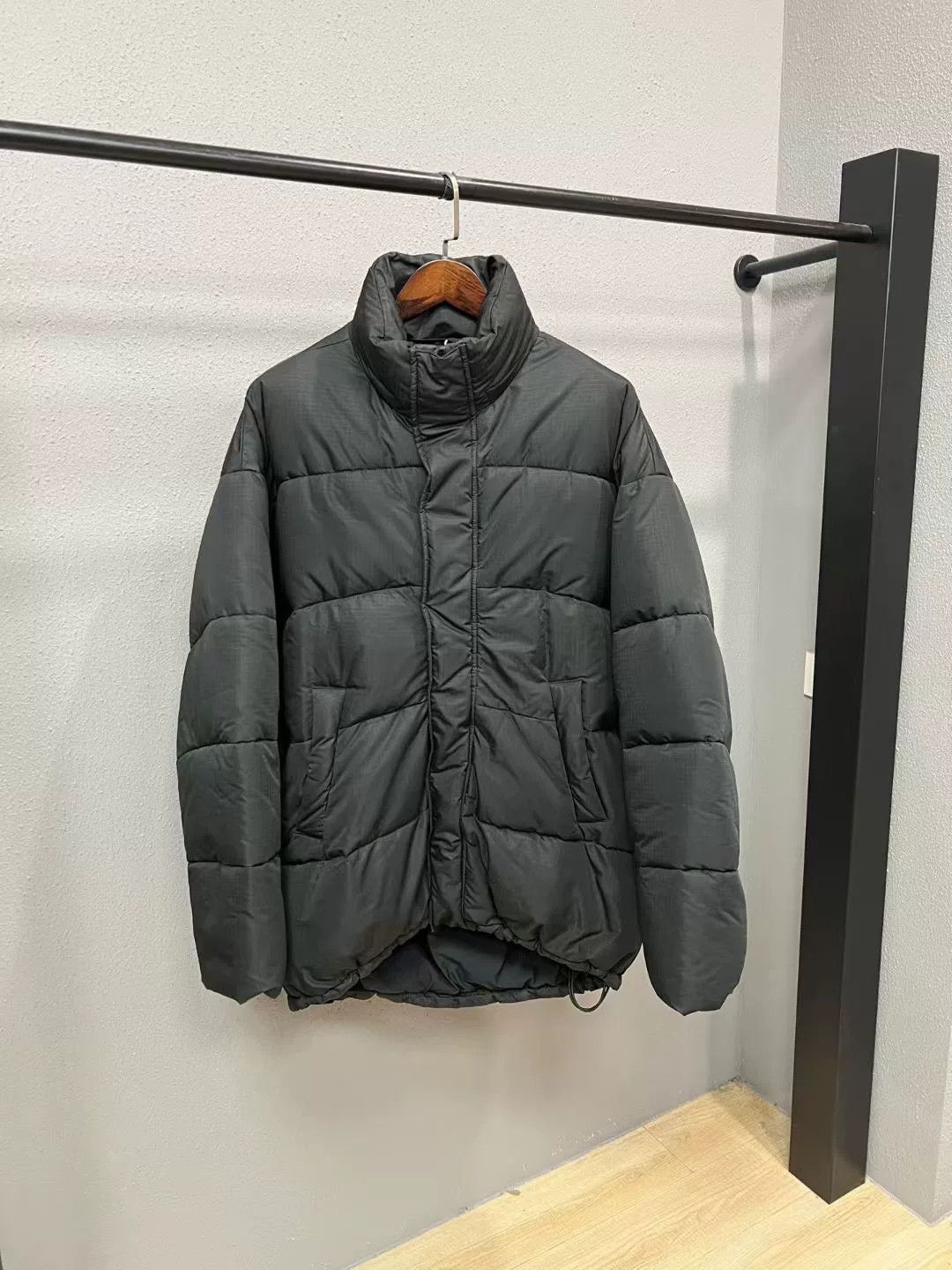 Balenciaga balenciaga black logo cotton puffer jacket Size US L / EU 52-54 / 3 - 1 Thumbnail