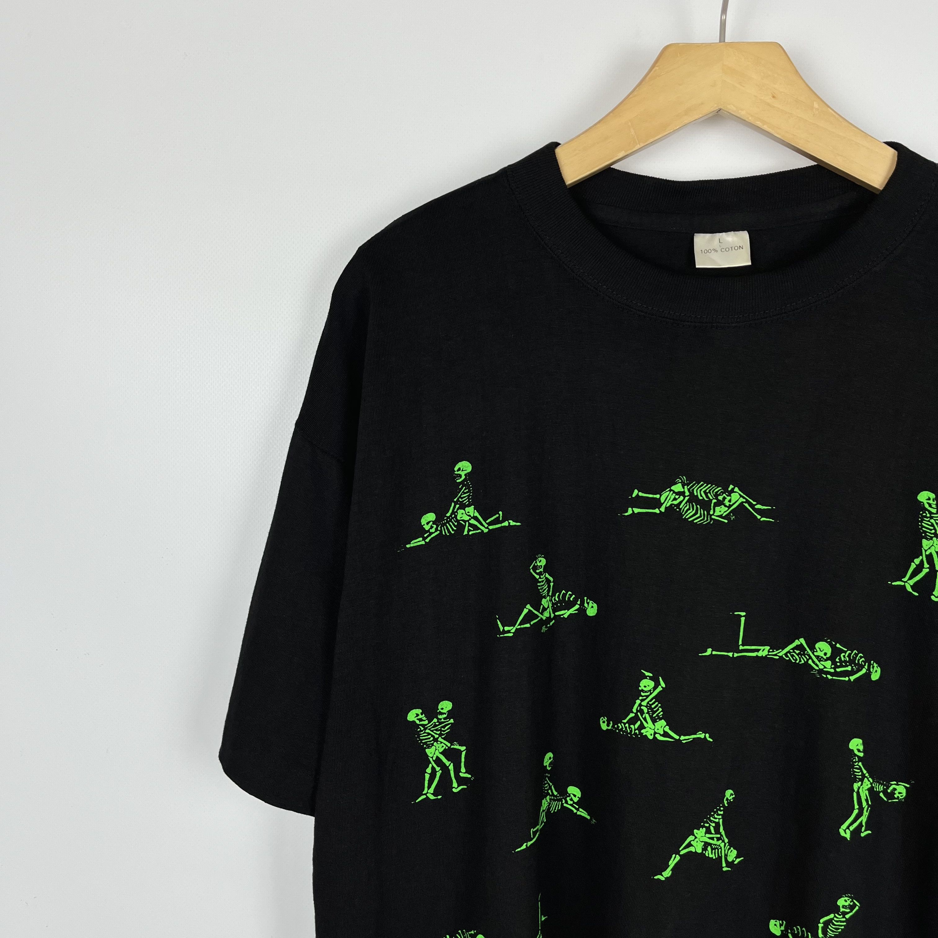 Vintage Vintage Bone In Love Sex Adult Humor T Shirt 90’s Size US L / EU 52-54 / 3 - 5 Thumbnail