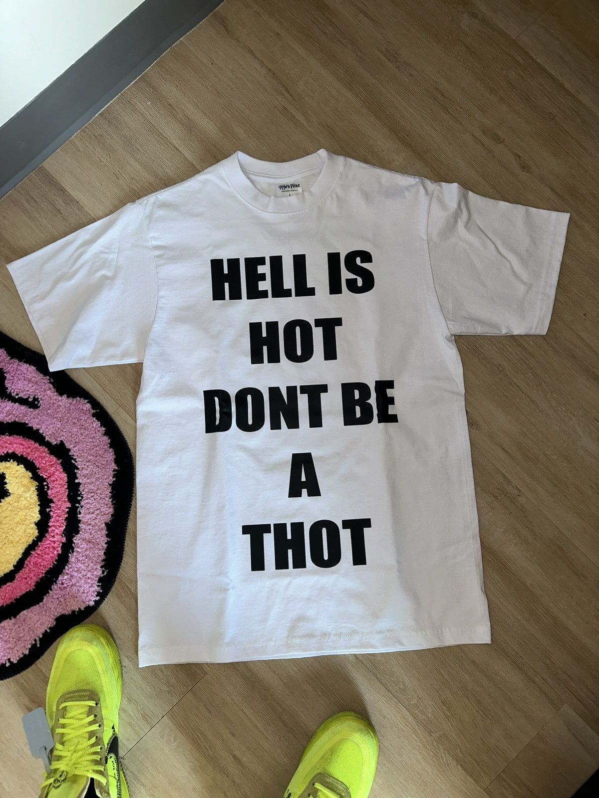Vintage “Hell is hot don’t be a thot” streetwear tee Size US L / EU 52-54 / 3 - 1 Thumbnail