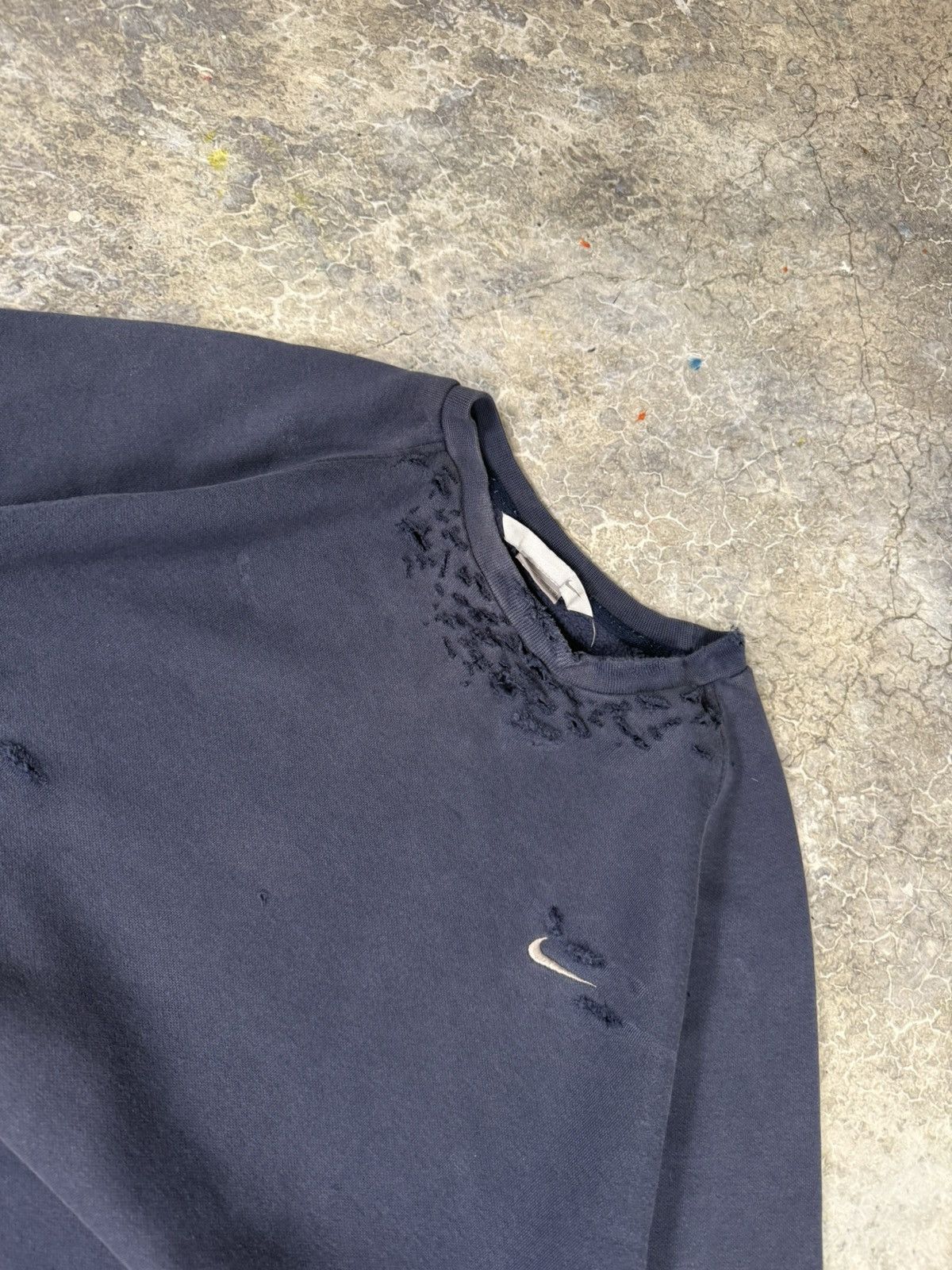 Vintage Vintage Thrashed Nike Sweater Size US XL / EU 56 / 4 - 4 Thumbnail