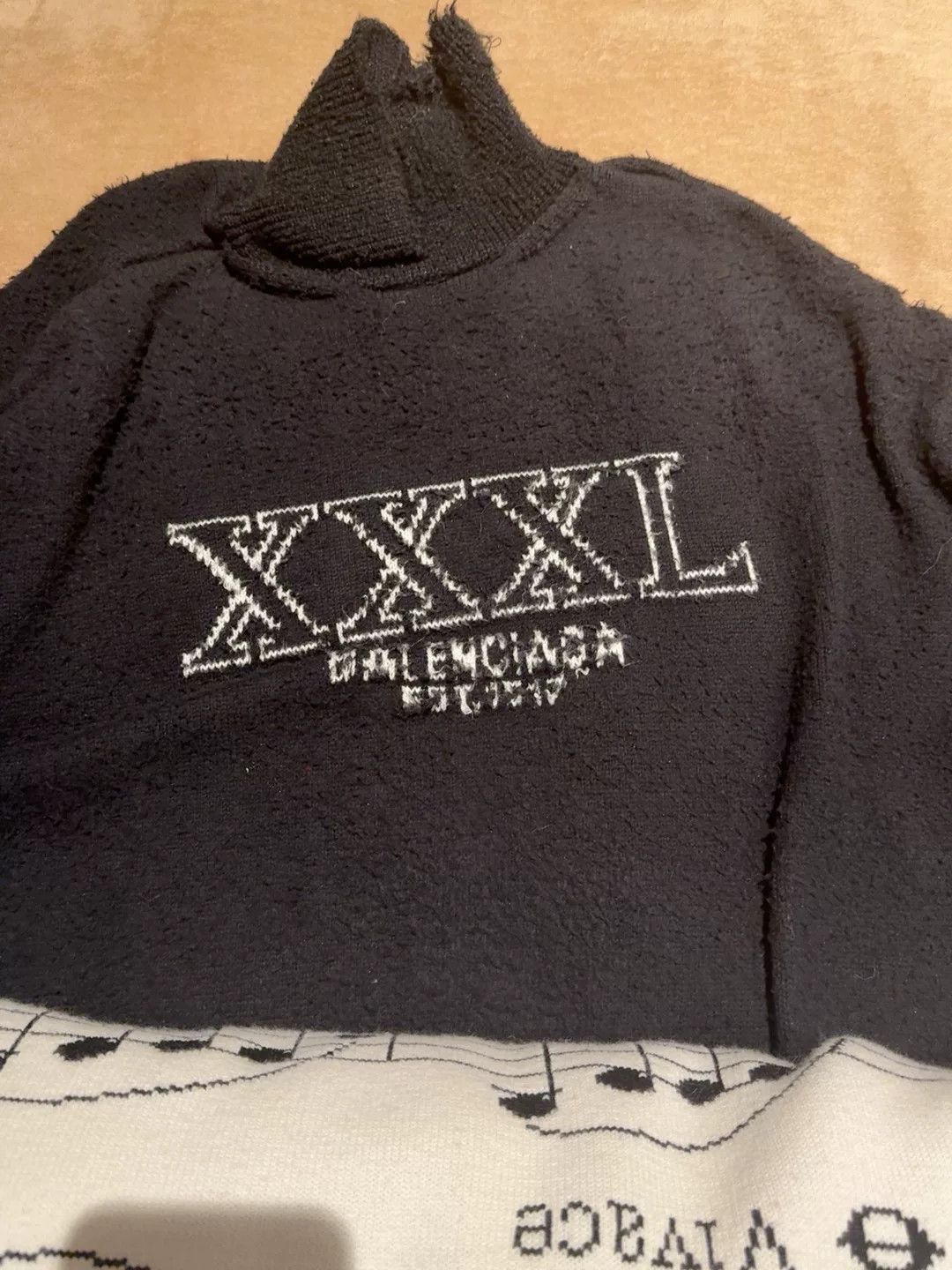 Balenciaga Balenciaga XXXL Embroidered Sweater Size US XXL / EU 58 / 5 - 1 Preview