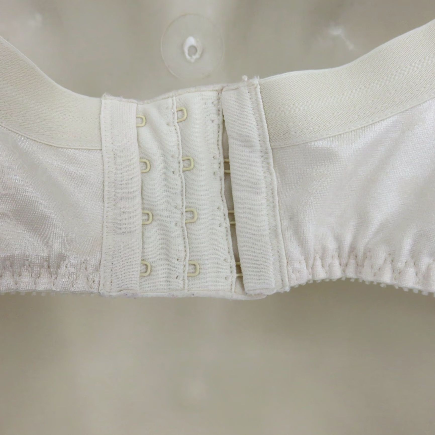Vintage Playtex Secrets 40DD Underwire Unlined T-Shirt Bra Cream Floral 40DD Womens Vip Lounge Style 4422 Size ONE SIZE - 7 Thumbnail