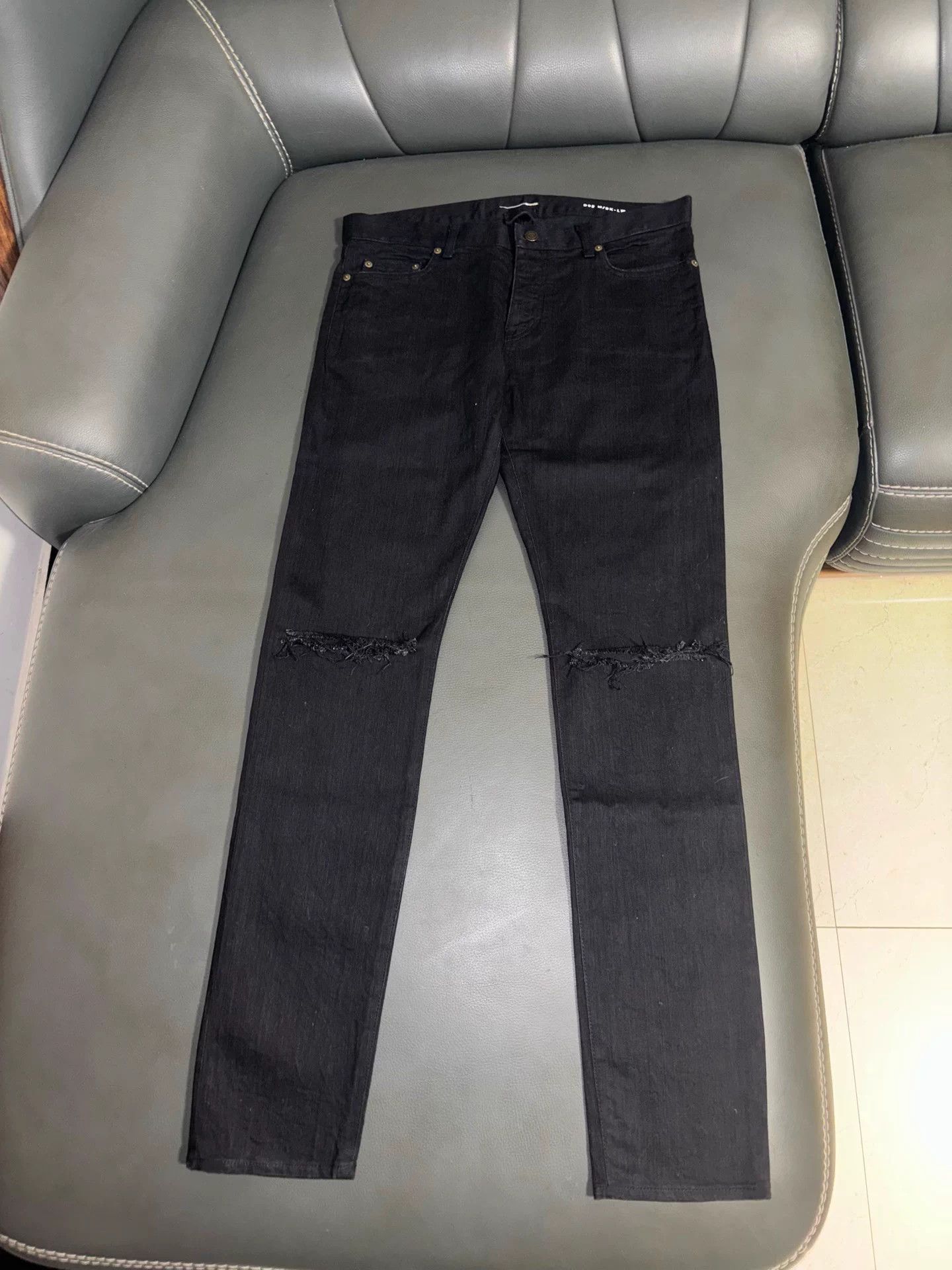 Saint Laurent Paris SLP 16SS Men's Knee Cut Distressed Black Jeans D02 Size US 33 - 1 Thumbnail