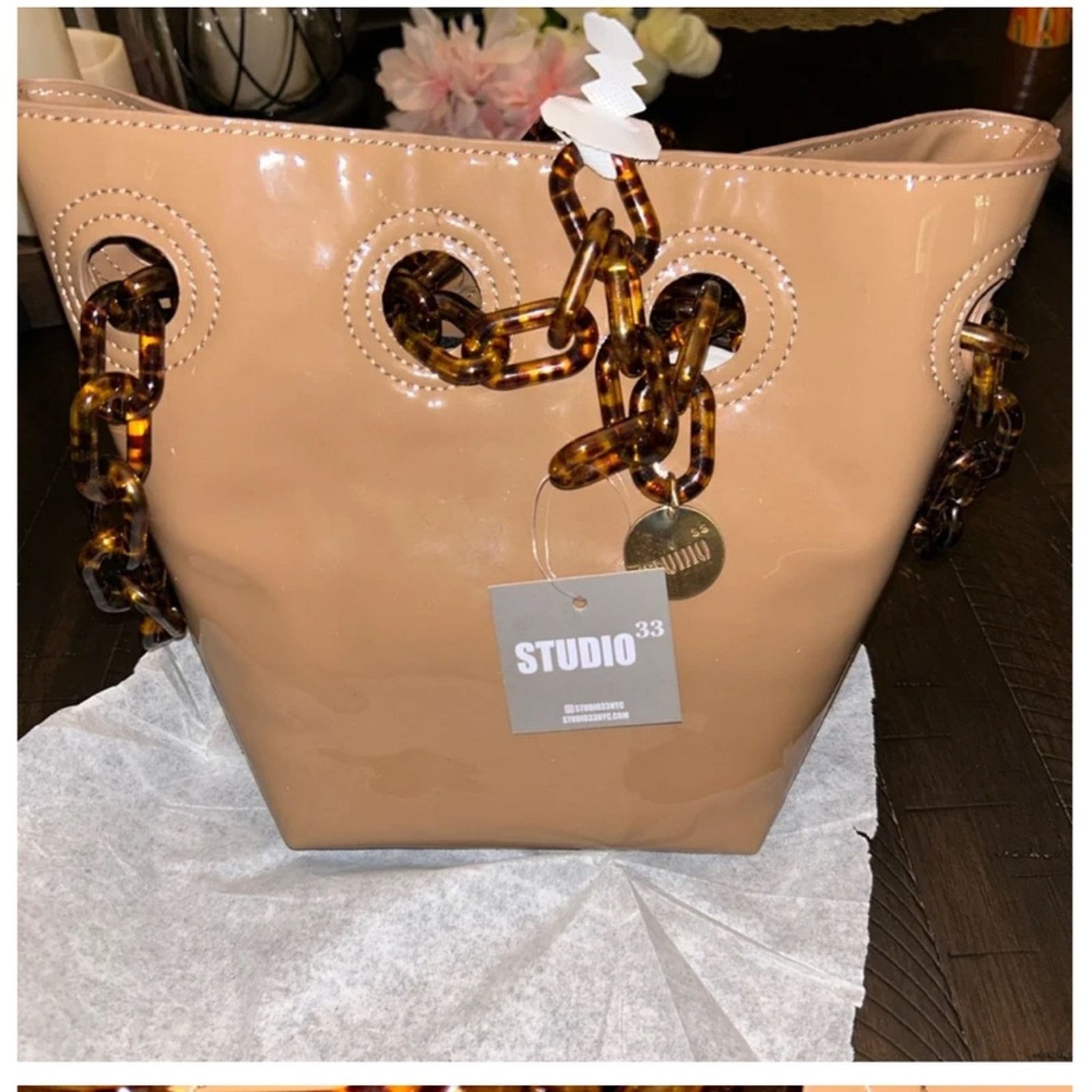 London Fog Nwt studio 33 Statement Piece Bucket Bag Size ONE SIZE - 1 Thumbnail