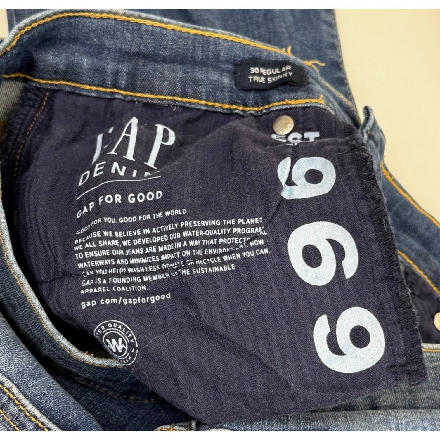 Gap Gap Denim 1969 Women's Distressed Ankle Crop Medium Wash Jea Size 30" / US 8 / IT 44 - 3 Thumbnail