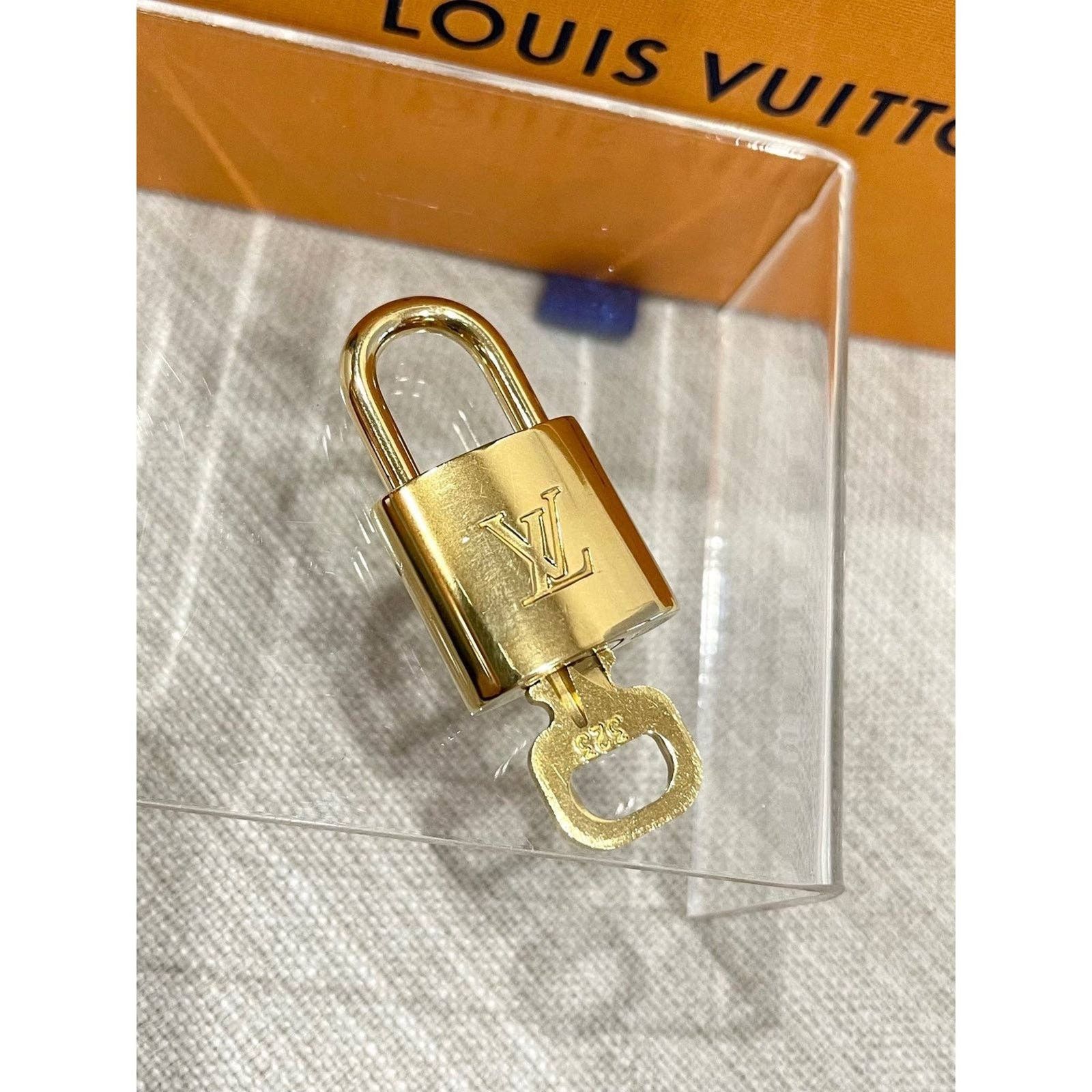 Louis Vuitton lock and hot key 323