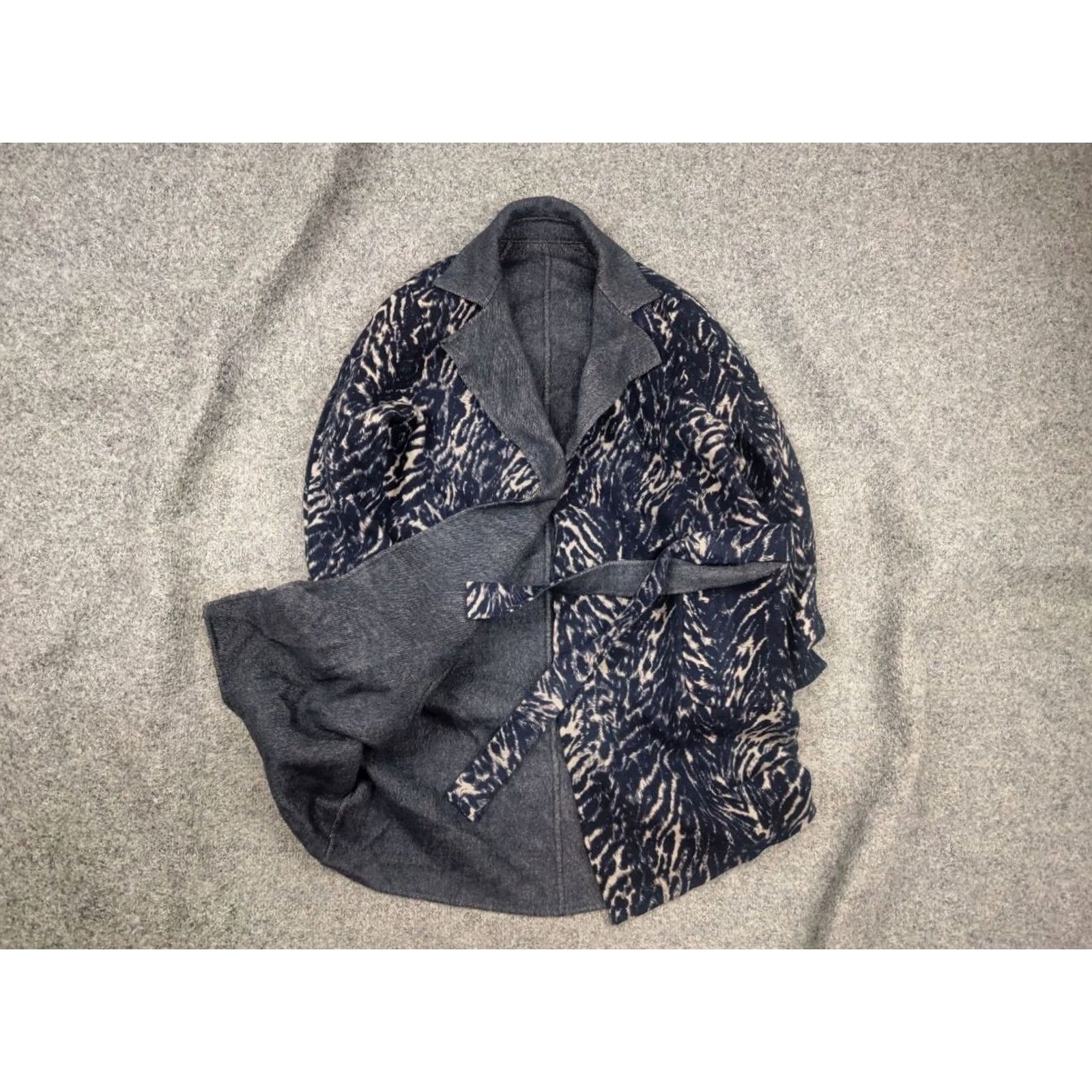 Max Mara VINTAGE Max Mara Weekend Virgin Wool Blend Animal Print Blue reversible Coat Jacket Size L / US 10 / IT 46 - 2 Thumbnail
