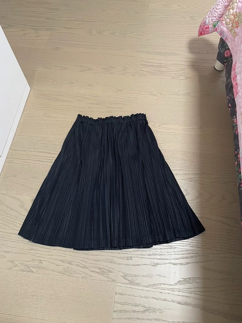 Issey Miyake Issey Miyake size:2 Black pleated skirt Size 31" - 2 Thumbnail